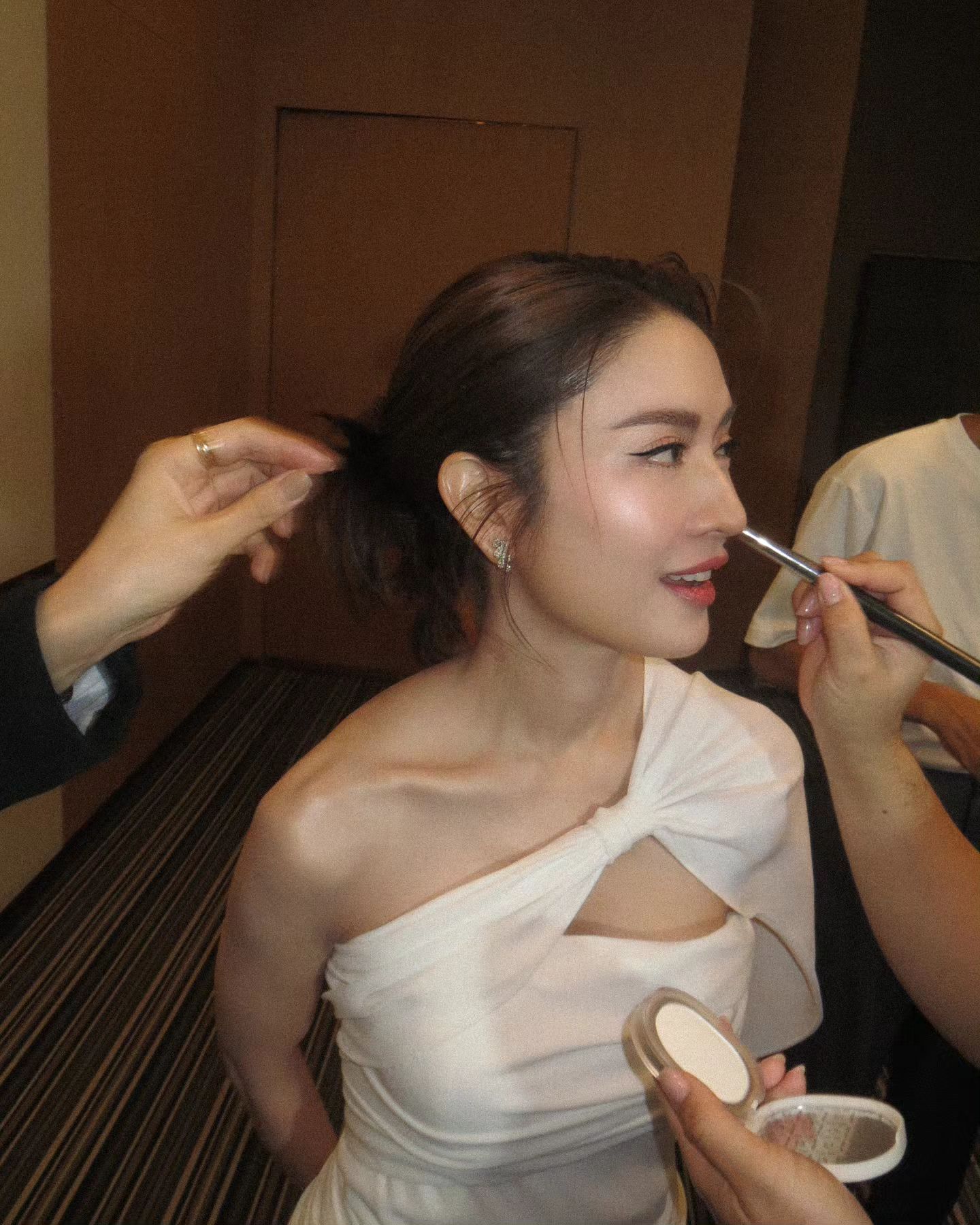 แอฟ - ทักษอร ภักดิ์สุขเจริญ