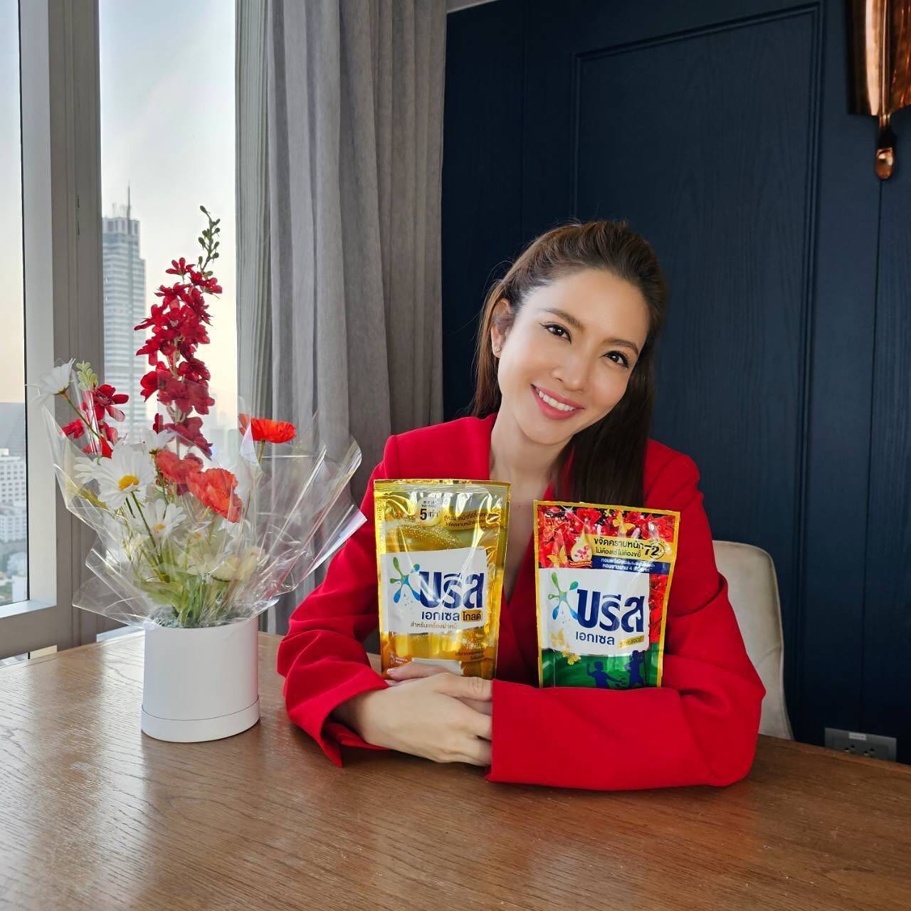 แอฟ - ทักษอร ภักดิ์สุขเจริญ