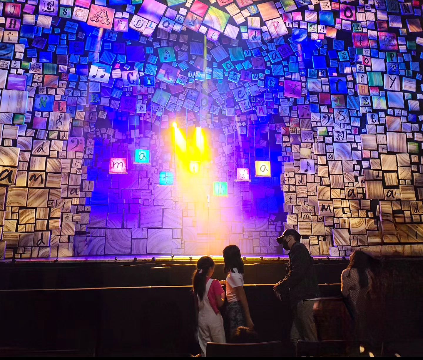 แอฟ - ทักษอร ภักดิ์สุขเจริญ