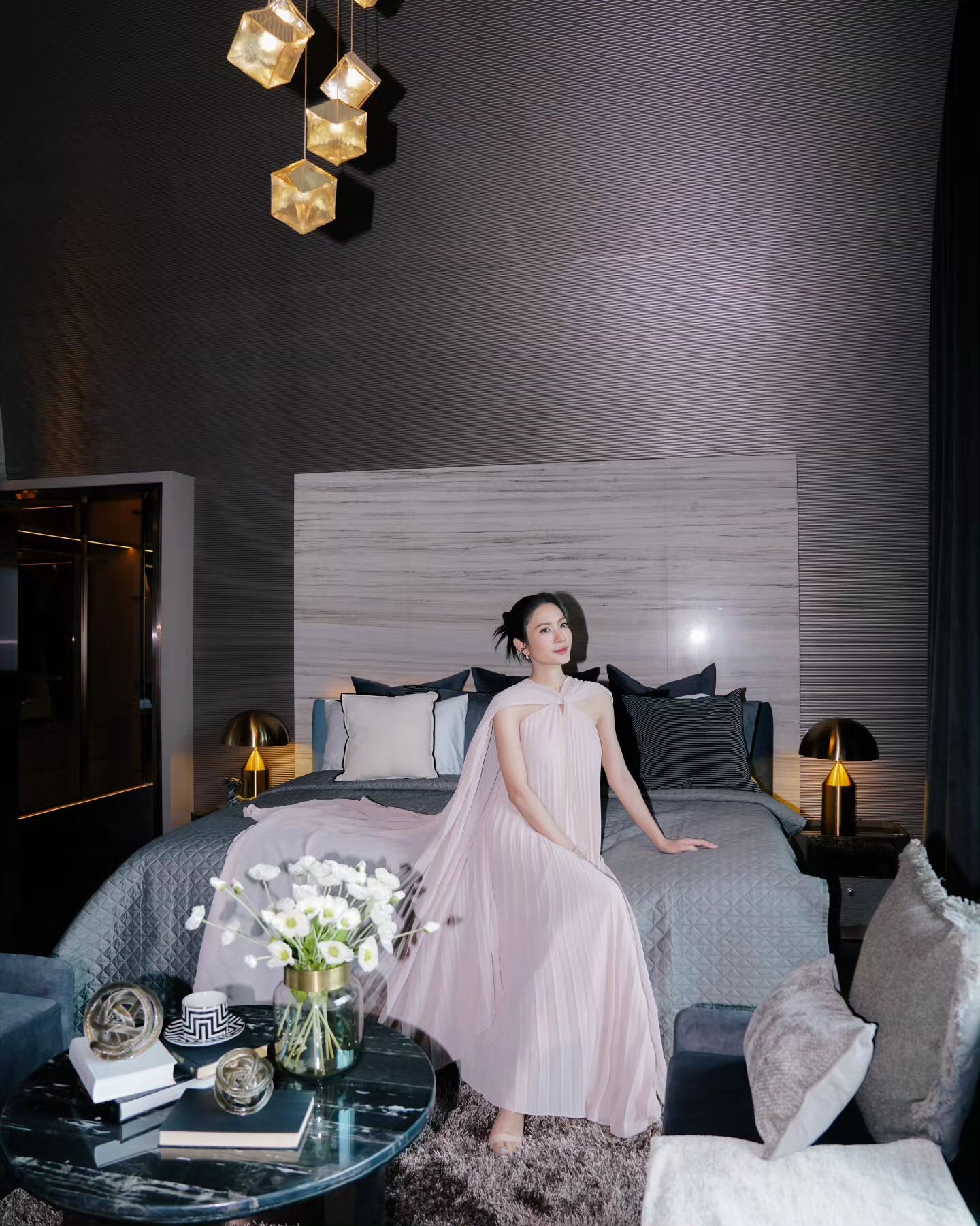 แอฟ - ทักษอร ภักดิ์สุขเจริญ