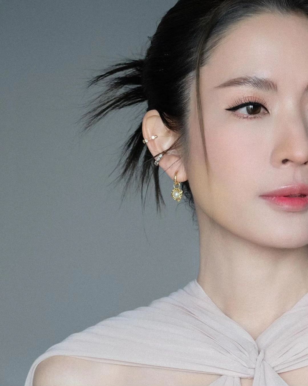 แอฟ - ทักษอร ภักดิ์สุขเจริญ