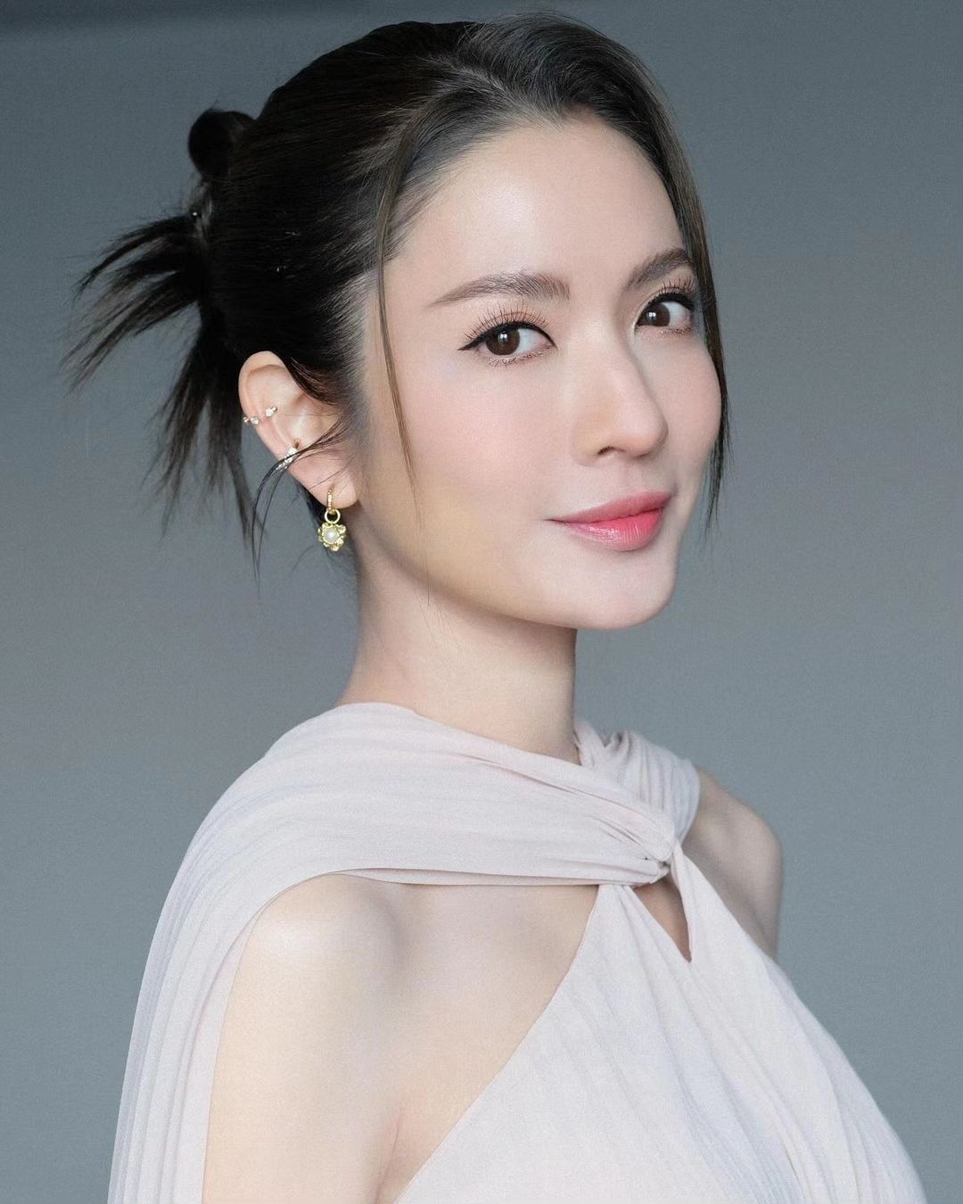 แอฟ - ทักษอร ภักดิ์สุขเจริญ