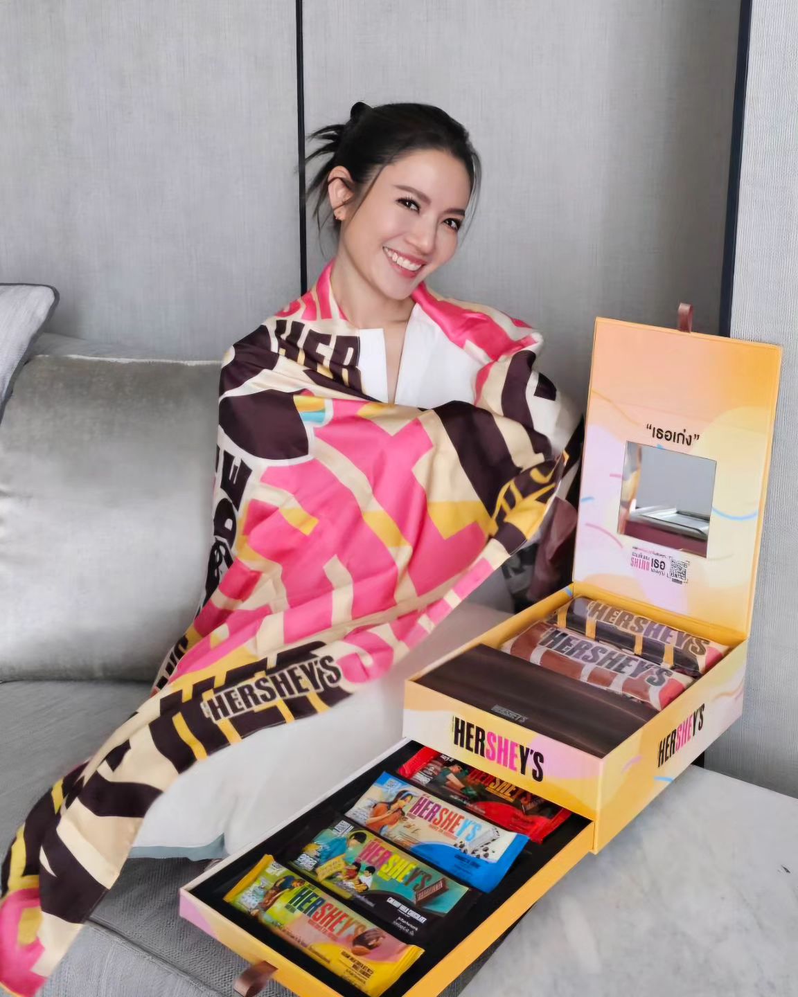 แอฟ - ทักษอร ภักดิ์สุขเจริญ