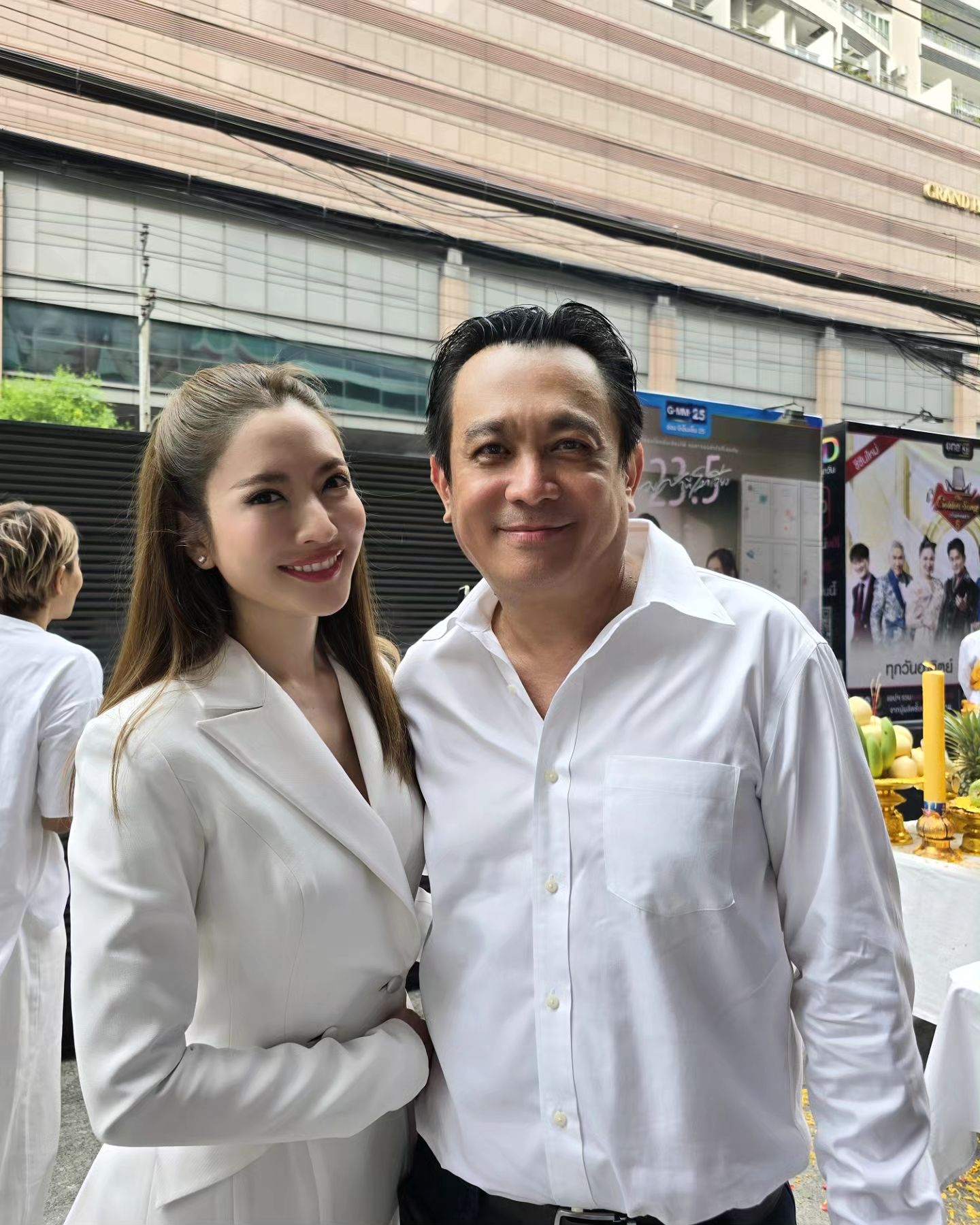 แอฟ - ทักษอร ภักดิ์สุขเจริญ