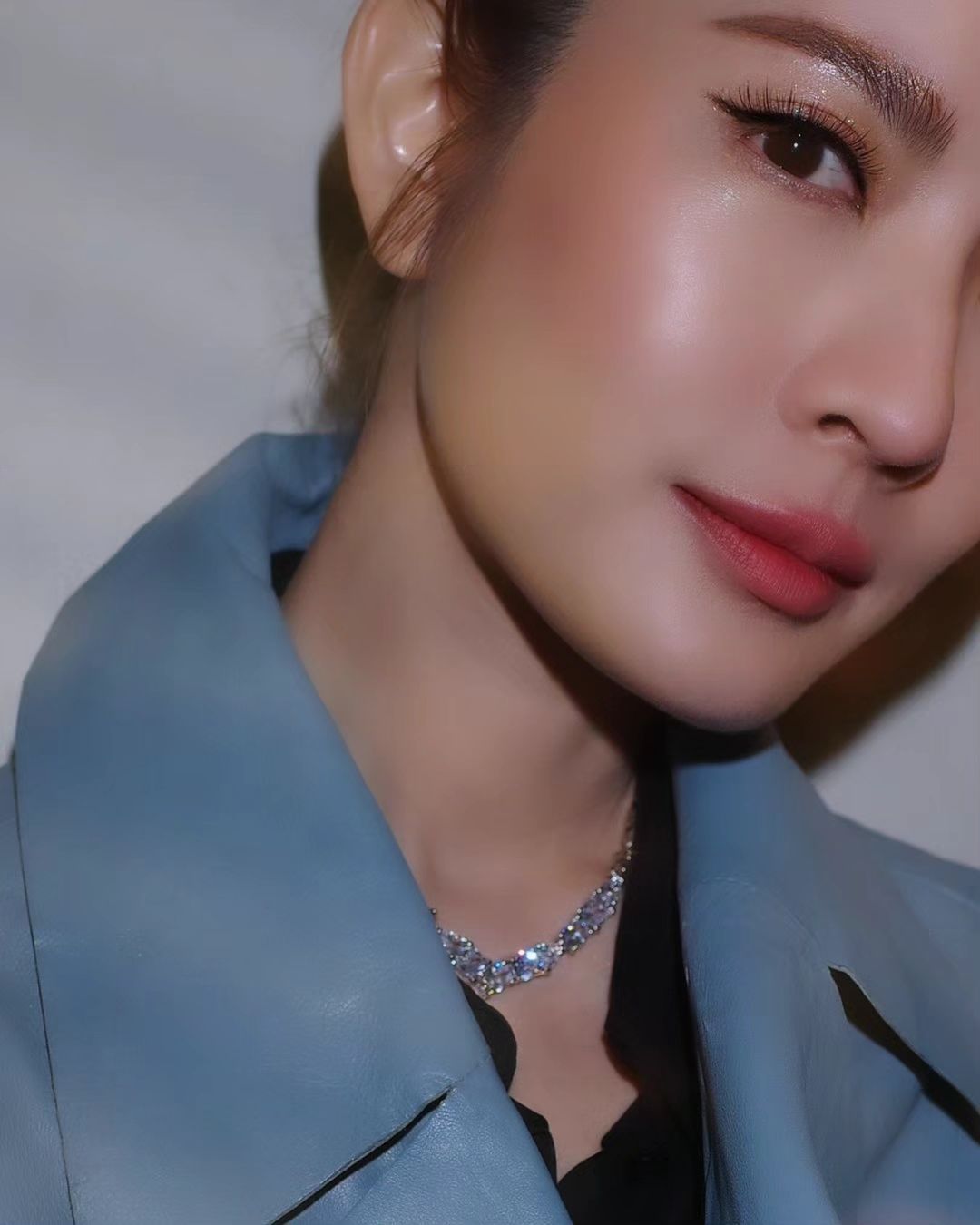 แอฟ - ทักษอร ภักดิ์สุขเจริญ