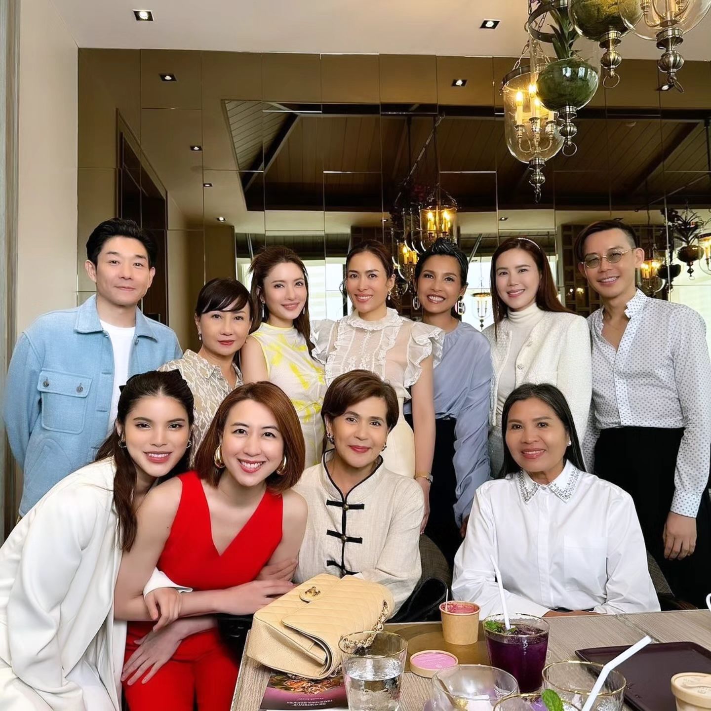 แอฟ - ทักษอร ภักดิ์สุขเจริญ