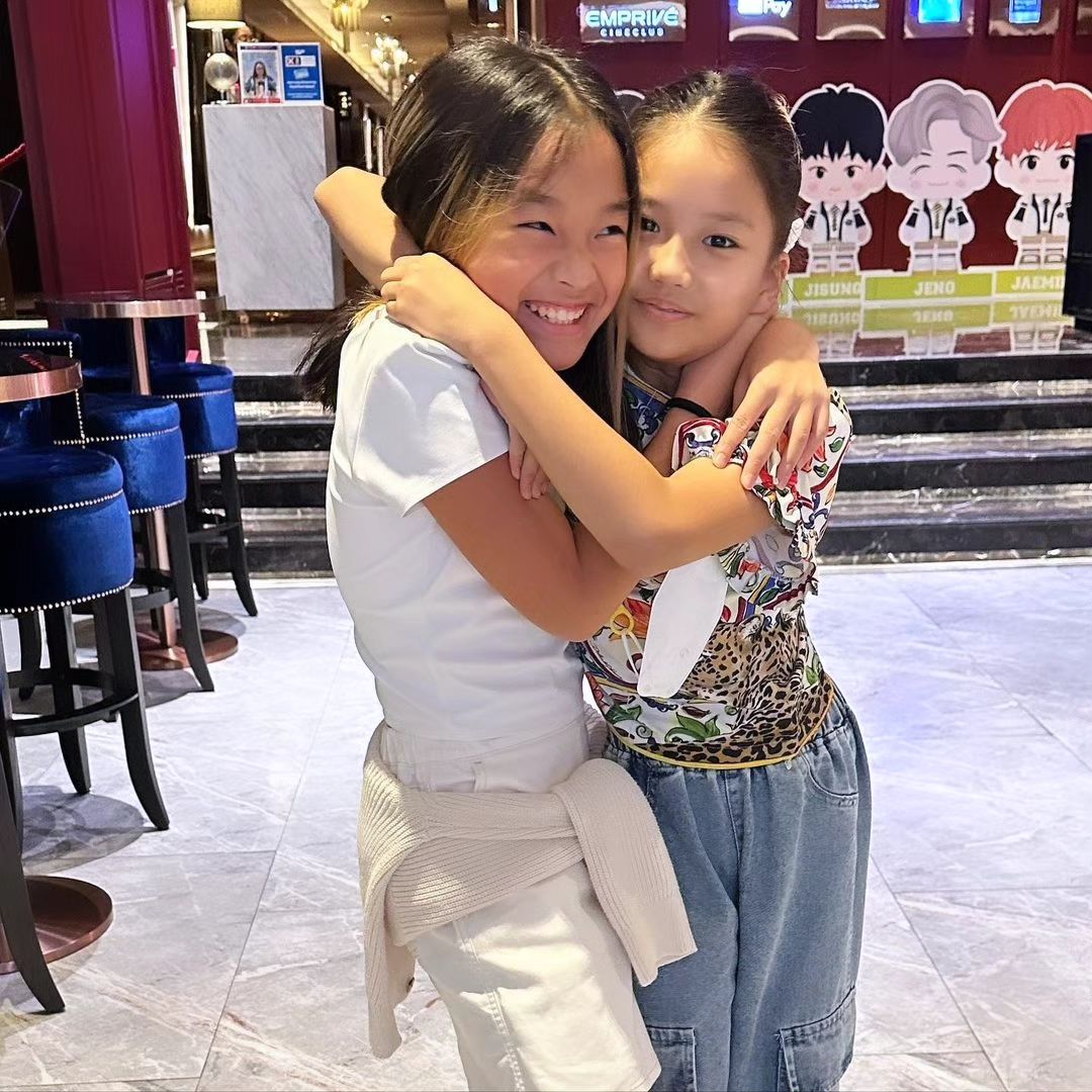 แอฟ - ทักษอร ภักดิ์สุขเจริญ