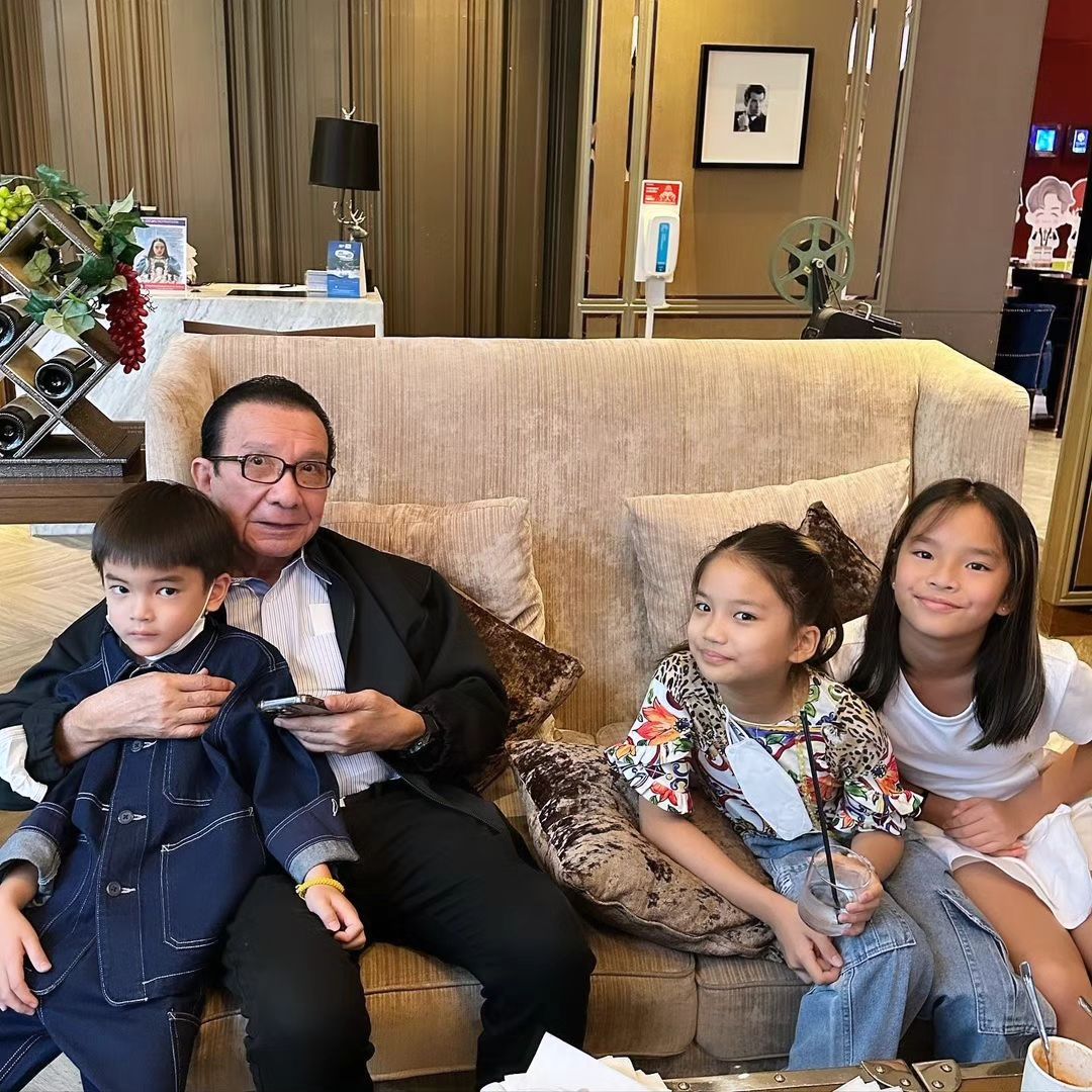 แอฟ - ทักษอร ภักดิ์สุขเจริญ