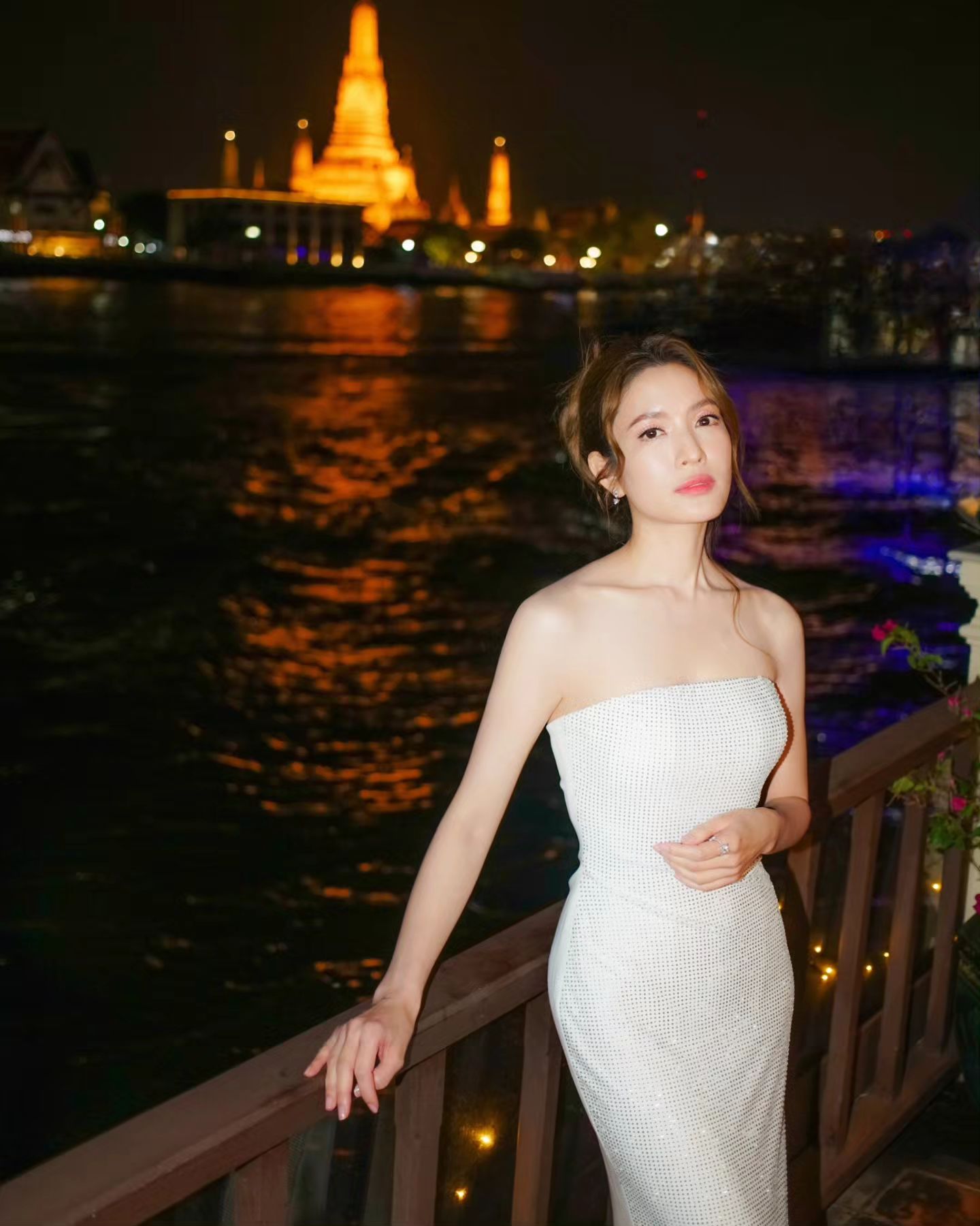 แอฟ - ทักษอร ภักดิ์สุขเจริญ