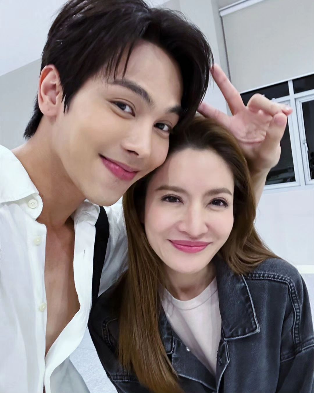 แอฟ - ทักษอร ภักดิ์สุขเจริญ