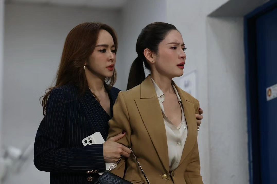 แอฟ - ทักษอร ภักดิ์สุขเจริญ