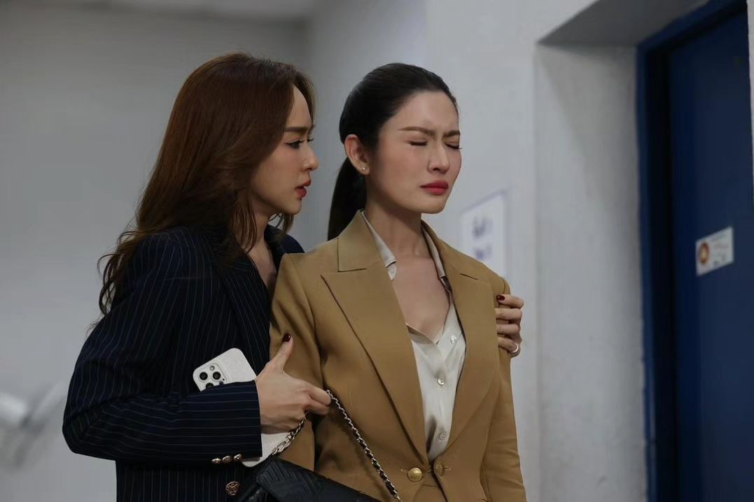 แอฟ - ทักษอร ภักดิ์สุขเจริญ