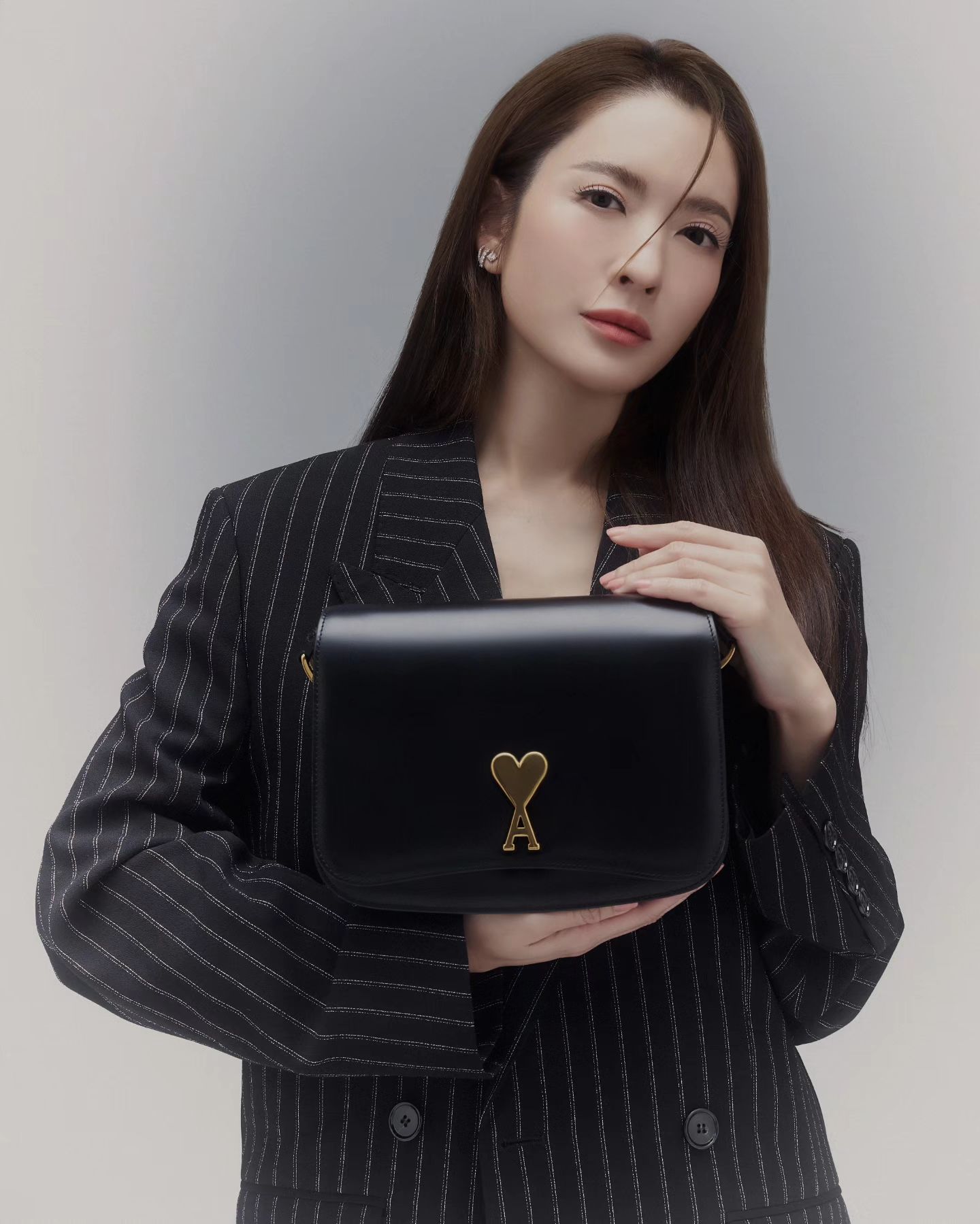 แอฟ - ทักษอร ภักดิ์สุขเจริญ