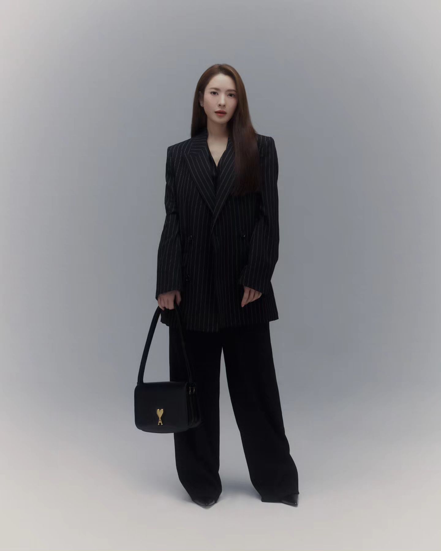 แอฟ - ทักษอร ภักดิ์สุขเจริญ