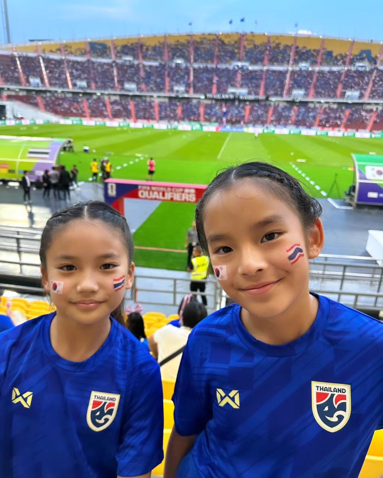 แอฟ - ทักษอร ภักดิ์สุขเจริญ