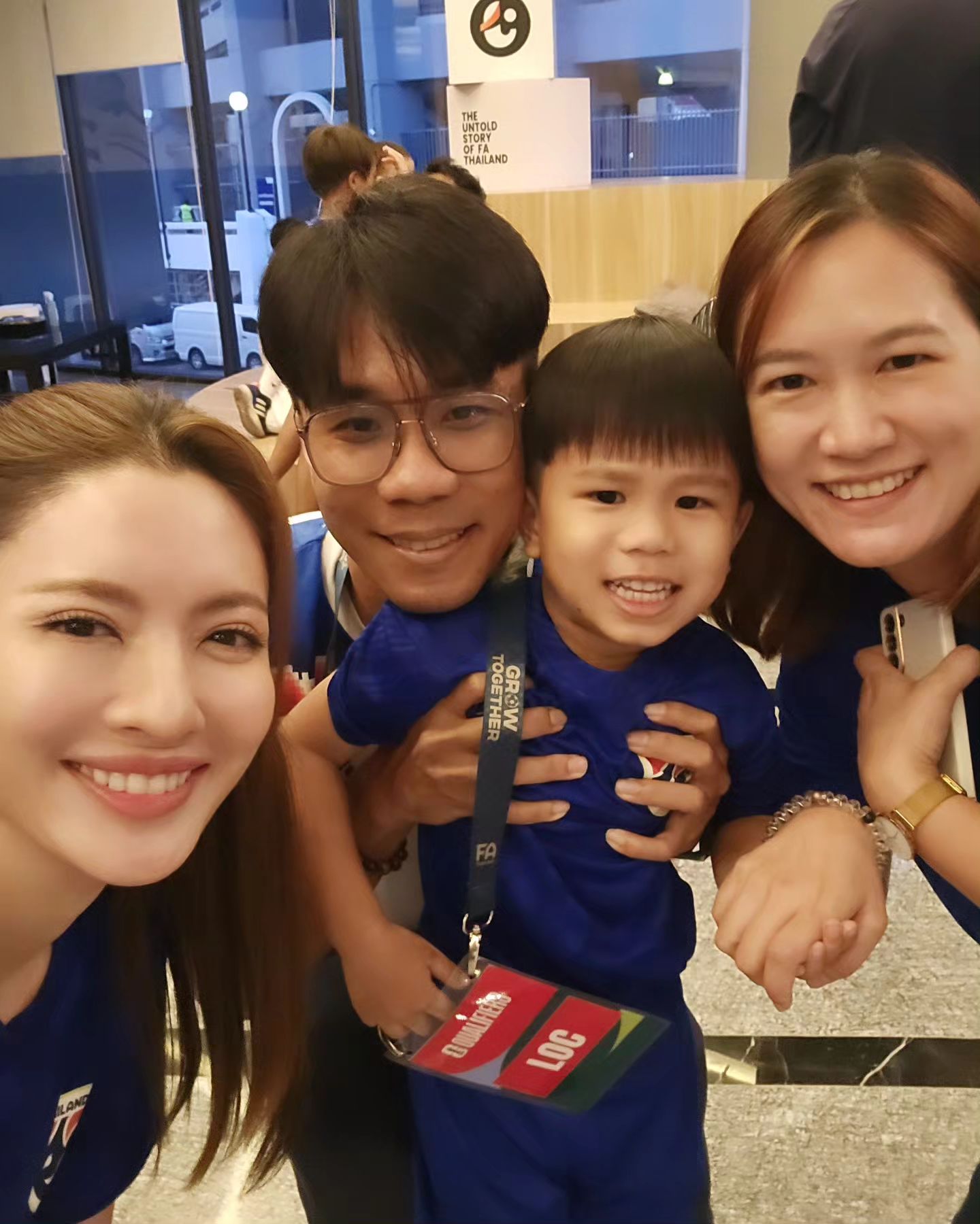 แอฟ - ทักษอร ภักดิ์สุขเจริญ