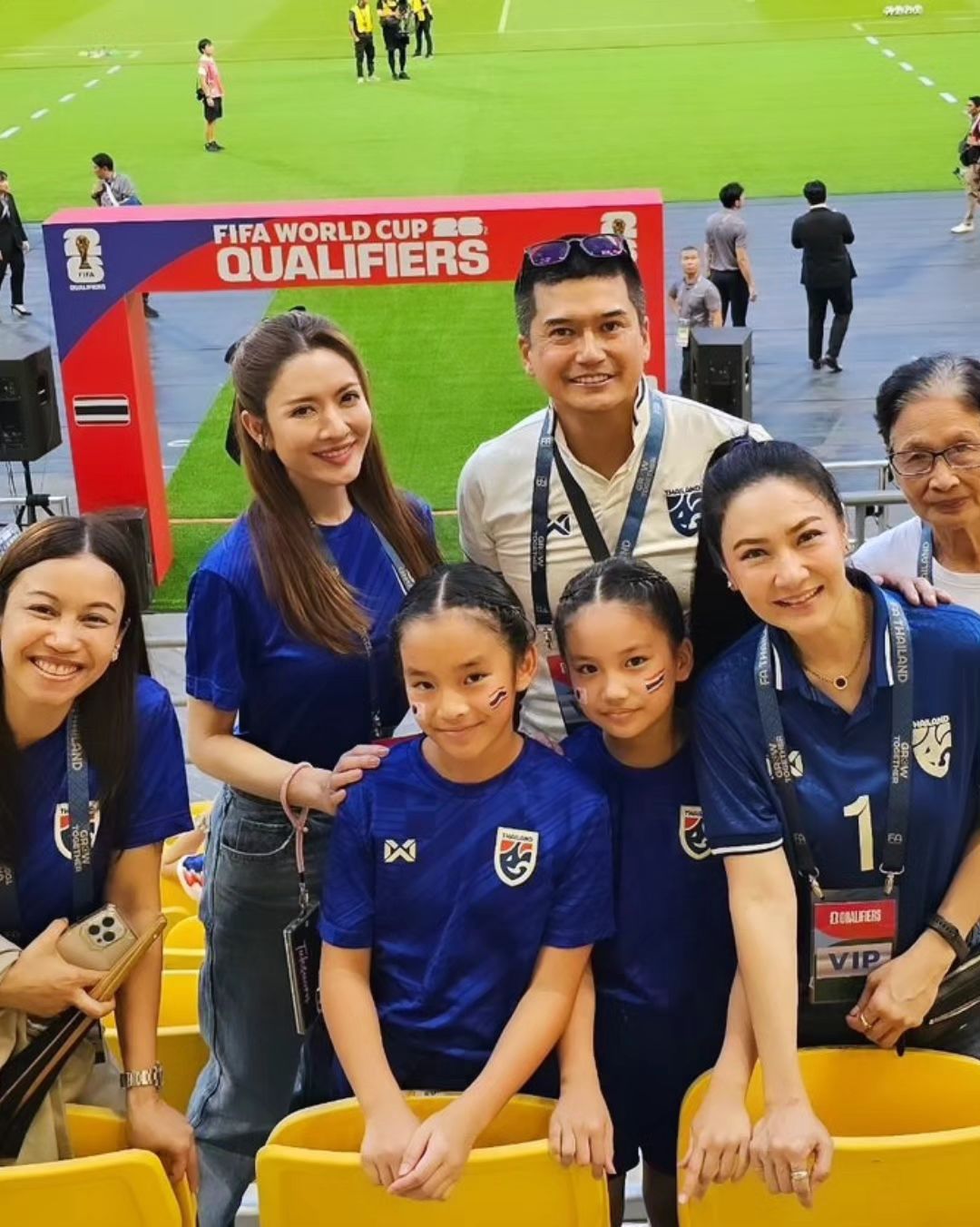 แอฟ - ทักษอร ภักดิ์สุขเจริญ