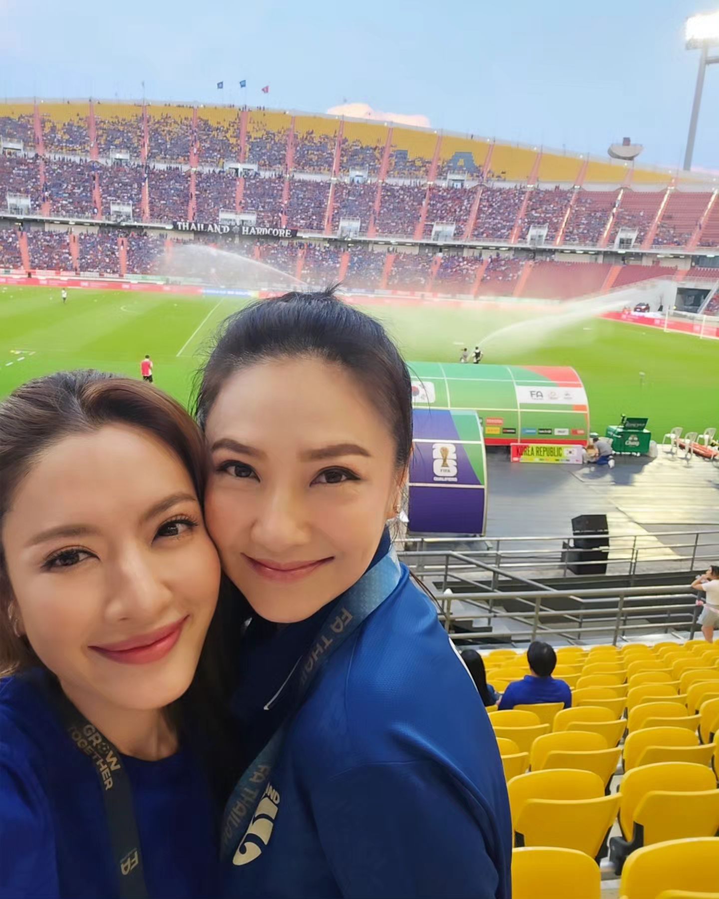 แอฟ - ทักษอร ภักดิ์สุขเจริญ