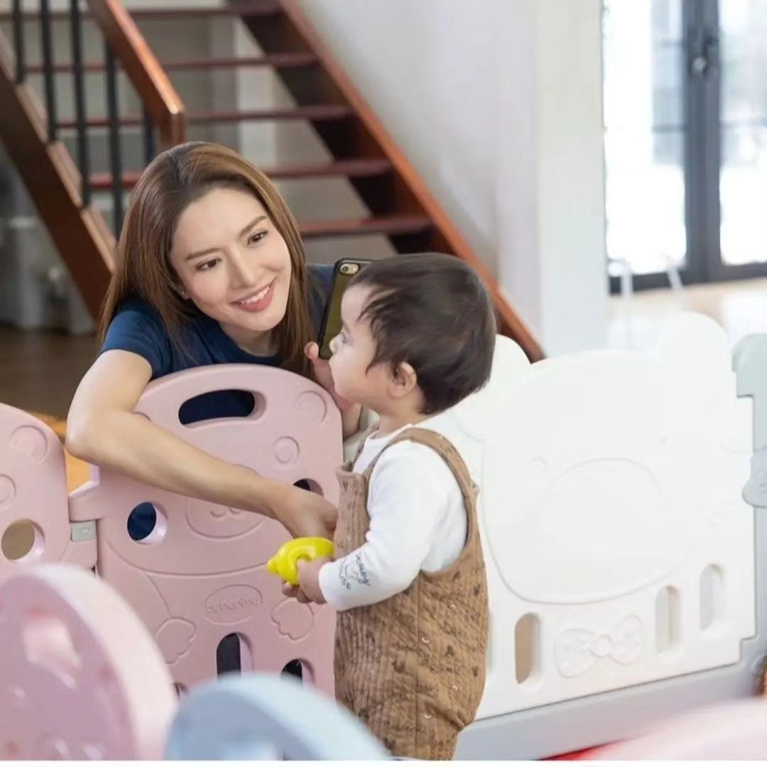 แอฟ - ทักษอร ภักดิ์สุขเจริญ