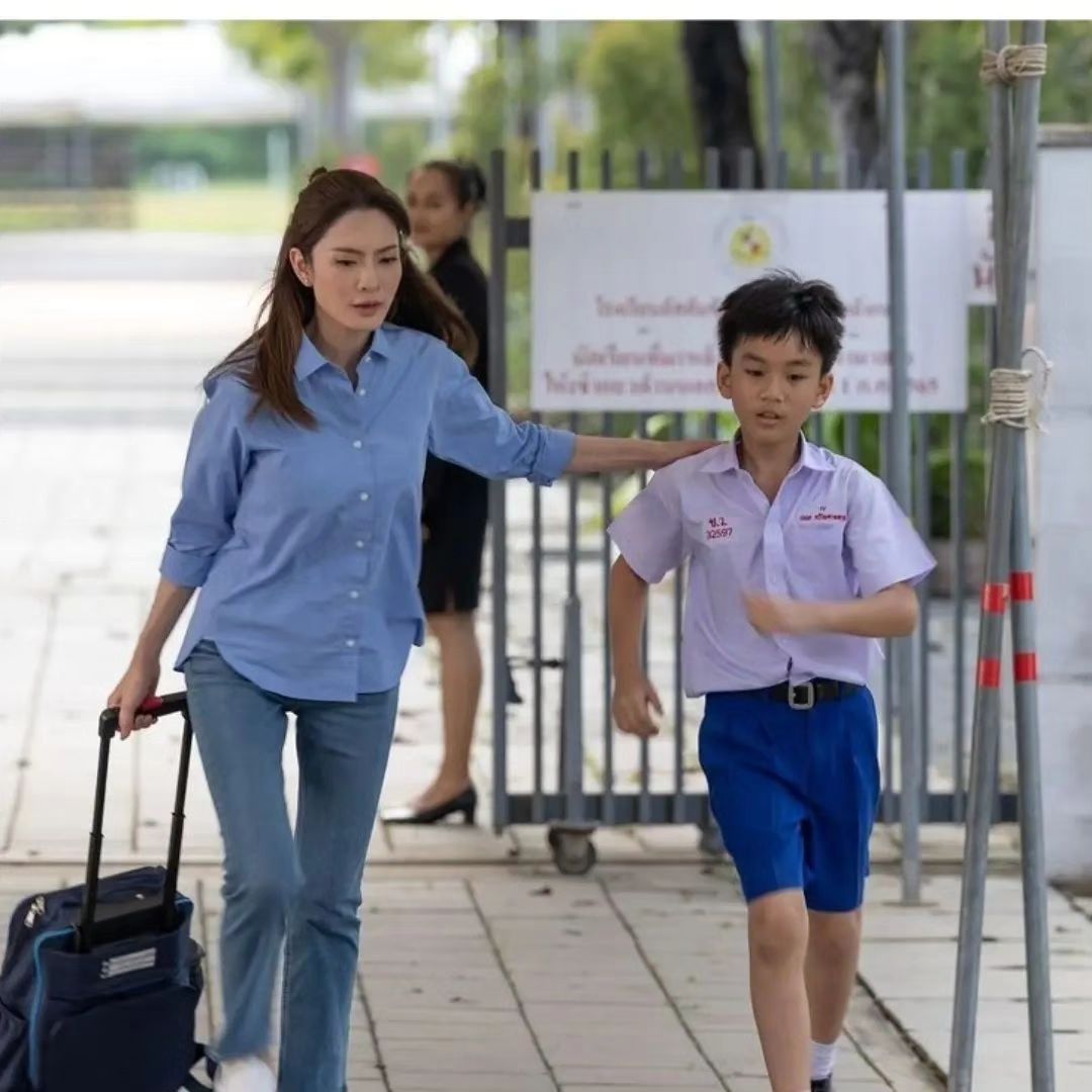 แอฟ - ทักษอร ภักดิ์สุขเจริญ