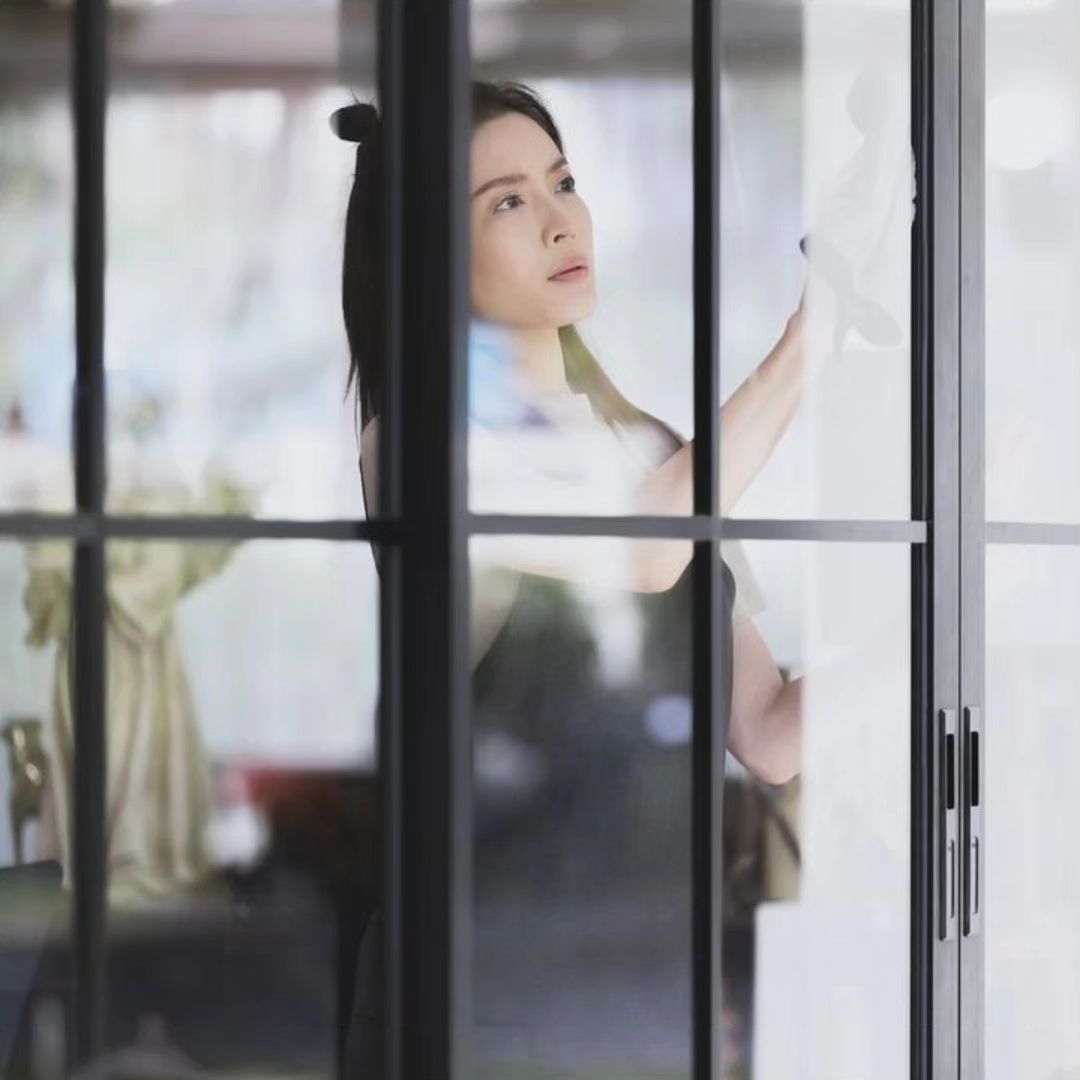 แอฟ - ทักษอร ภักดิ์สุขเจริญ