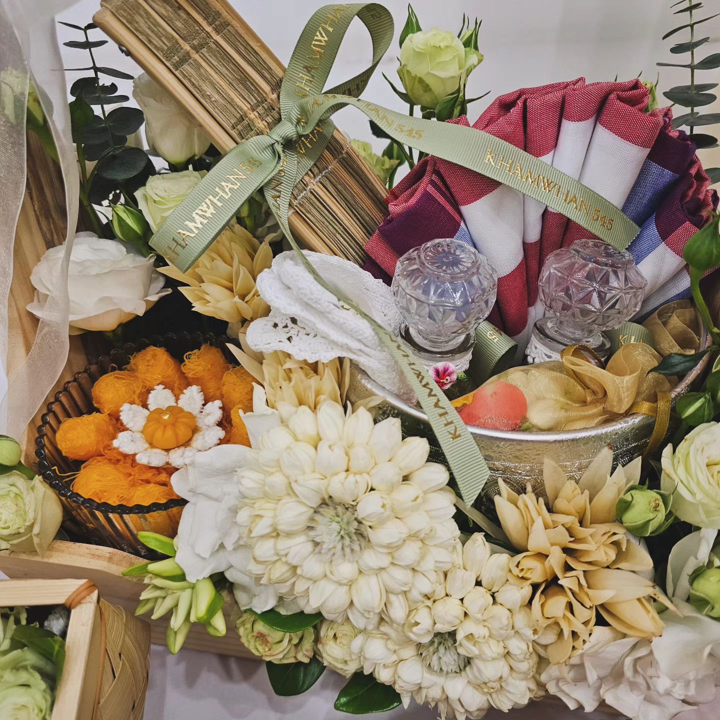 แอฟ - ทักษอร ภักดิ์สุขเจริญ