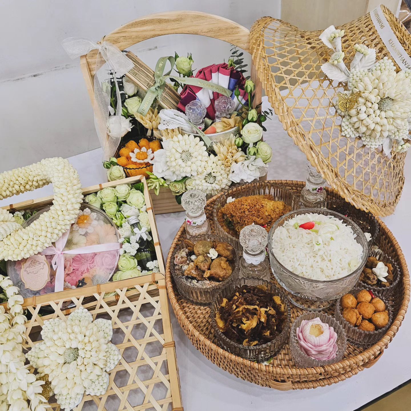 แอฟ - ทักษอร ภักดิ์สุขเจริญ