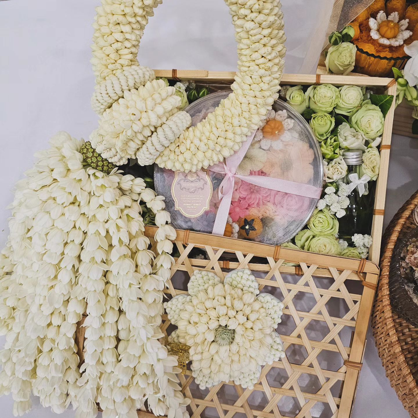 แอฟ - ทักษอร ภักดิ์สุขเจริญ