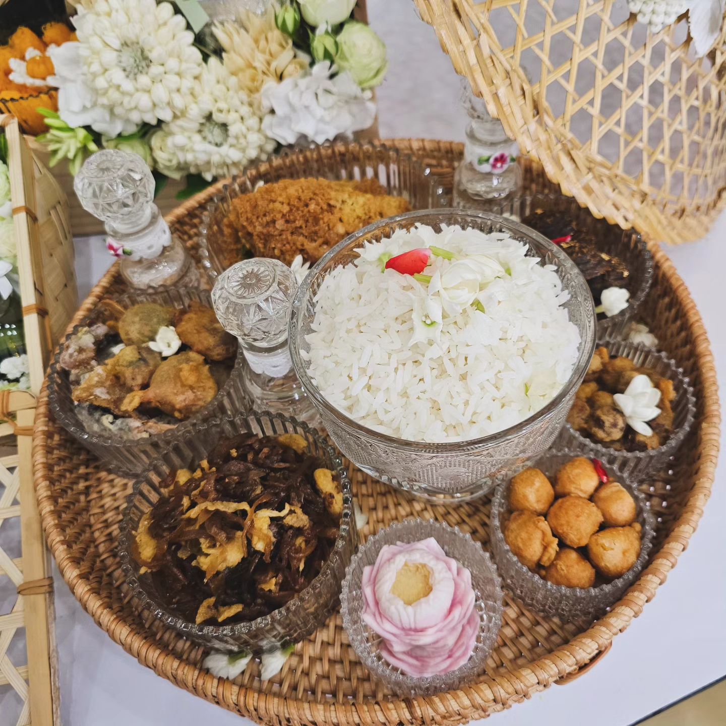 แอฟ - ทักษอร ภักดิ์สุขเจริญ