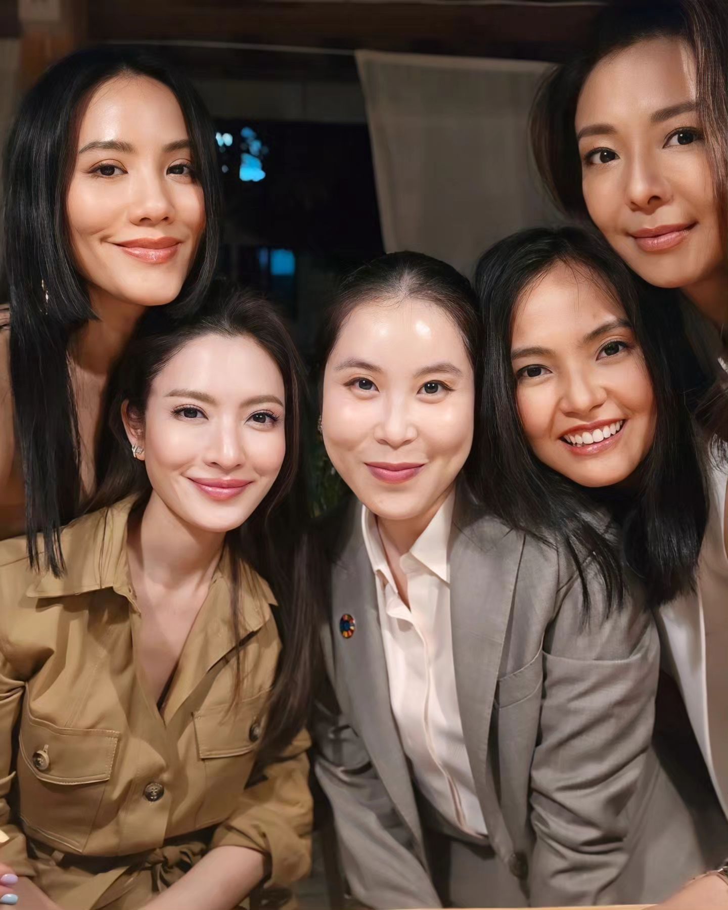 แอฟ - ทักษอร ภักดิ์สุขเจริญ