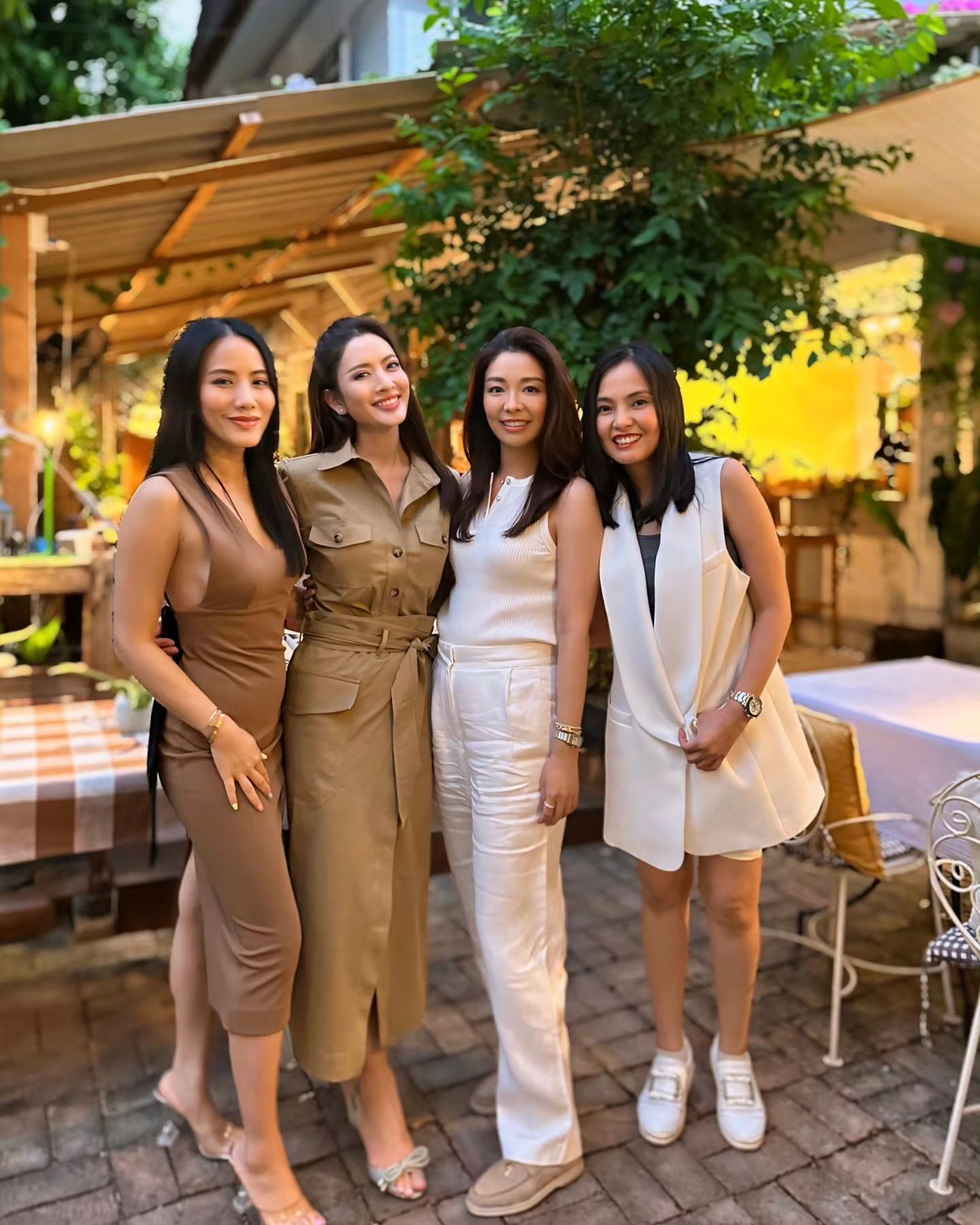 แอฟ - ทักษอร ภักดิ์สุขเจริญ