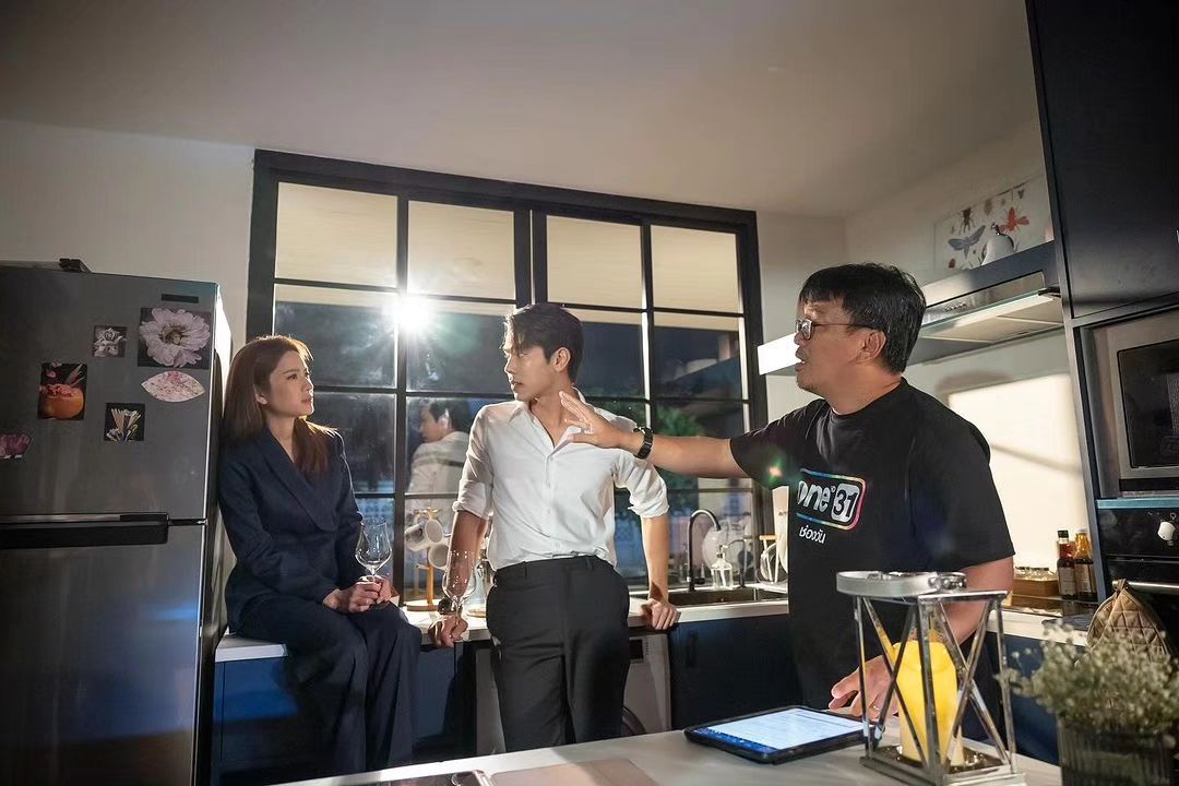 แอฟ - ทักษอร ภักดิ์สุขเจริญ