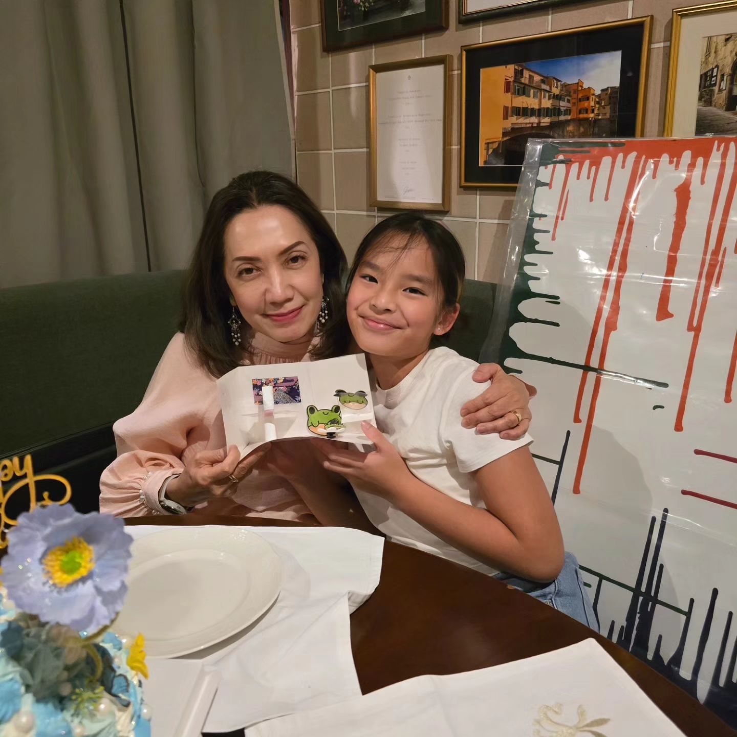 แอฟ - ทักษอร ภักดิ์สุขเจริญ