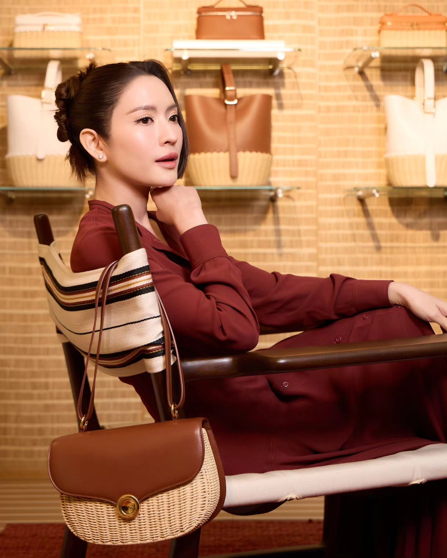 แอฟ - ทักษอร ภักดิ์สุขเจริญ