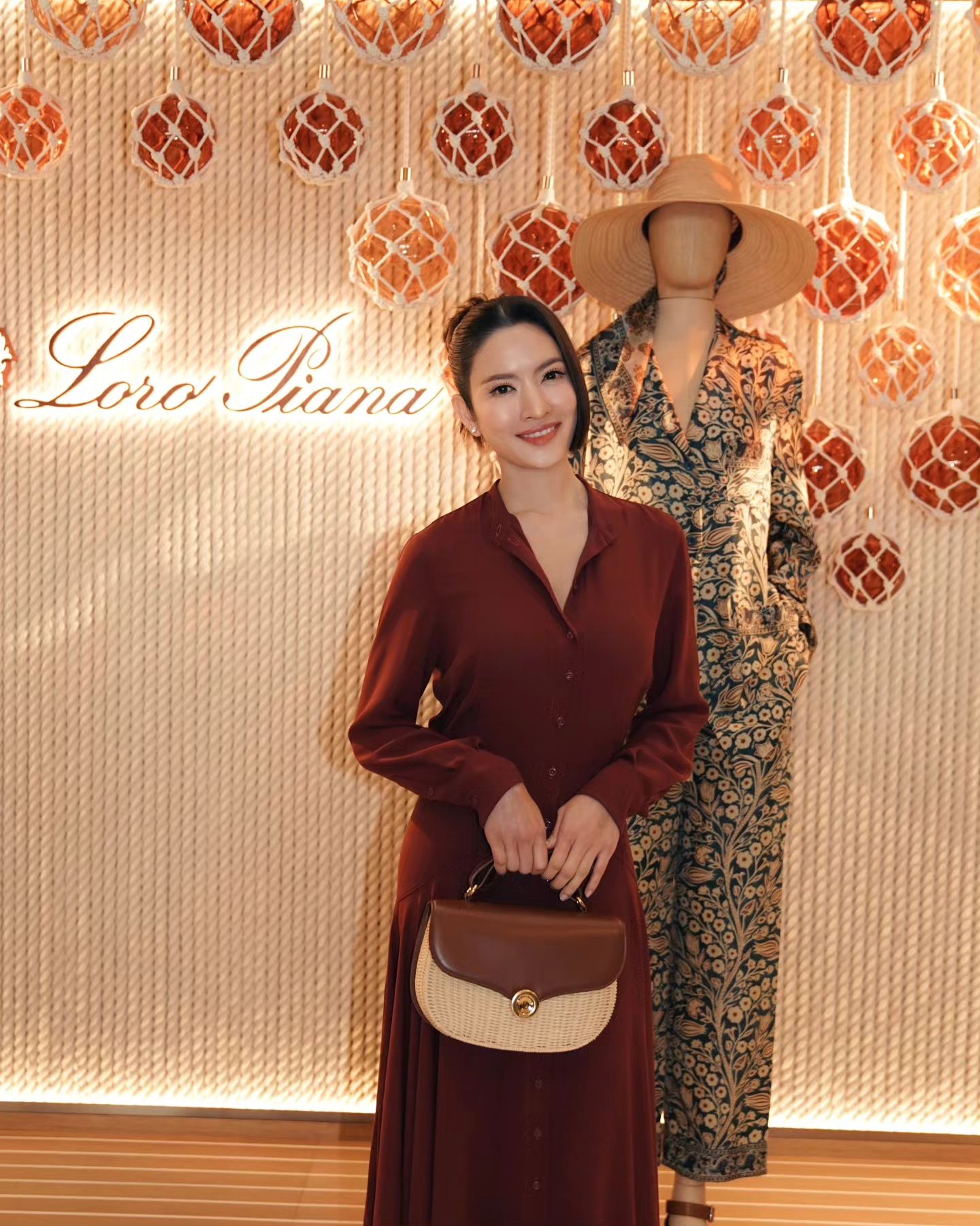 แอฟ - ทักษอร ภักดิ์สุขเจริญ