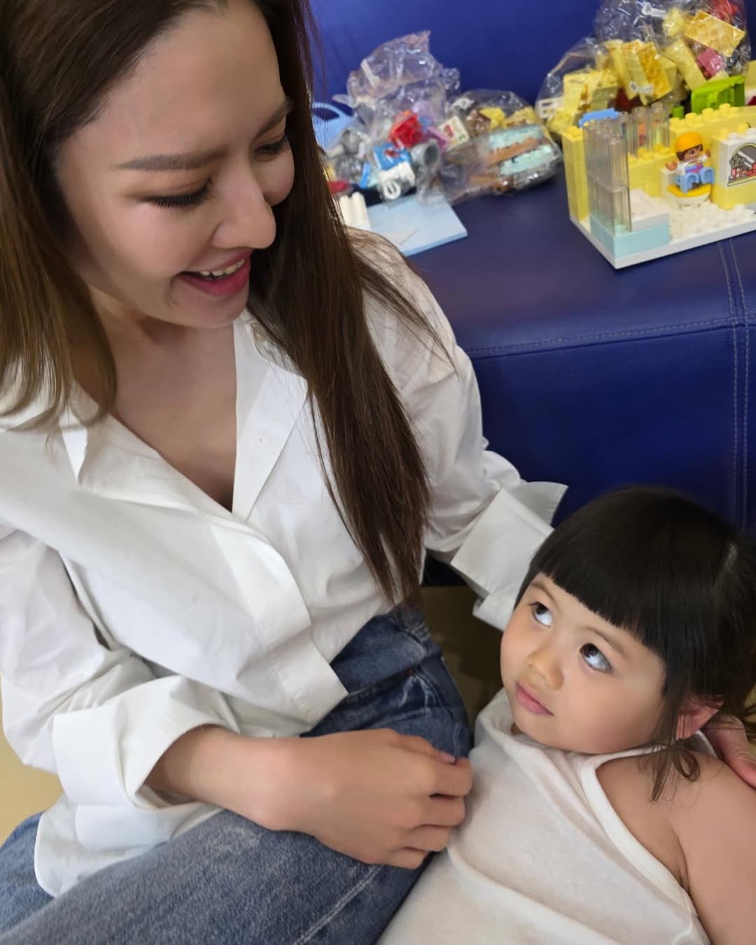 แอฟ - ทักษอร ภักดิ์สุขเจริญ