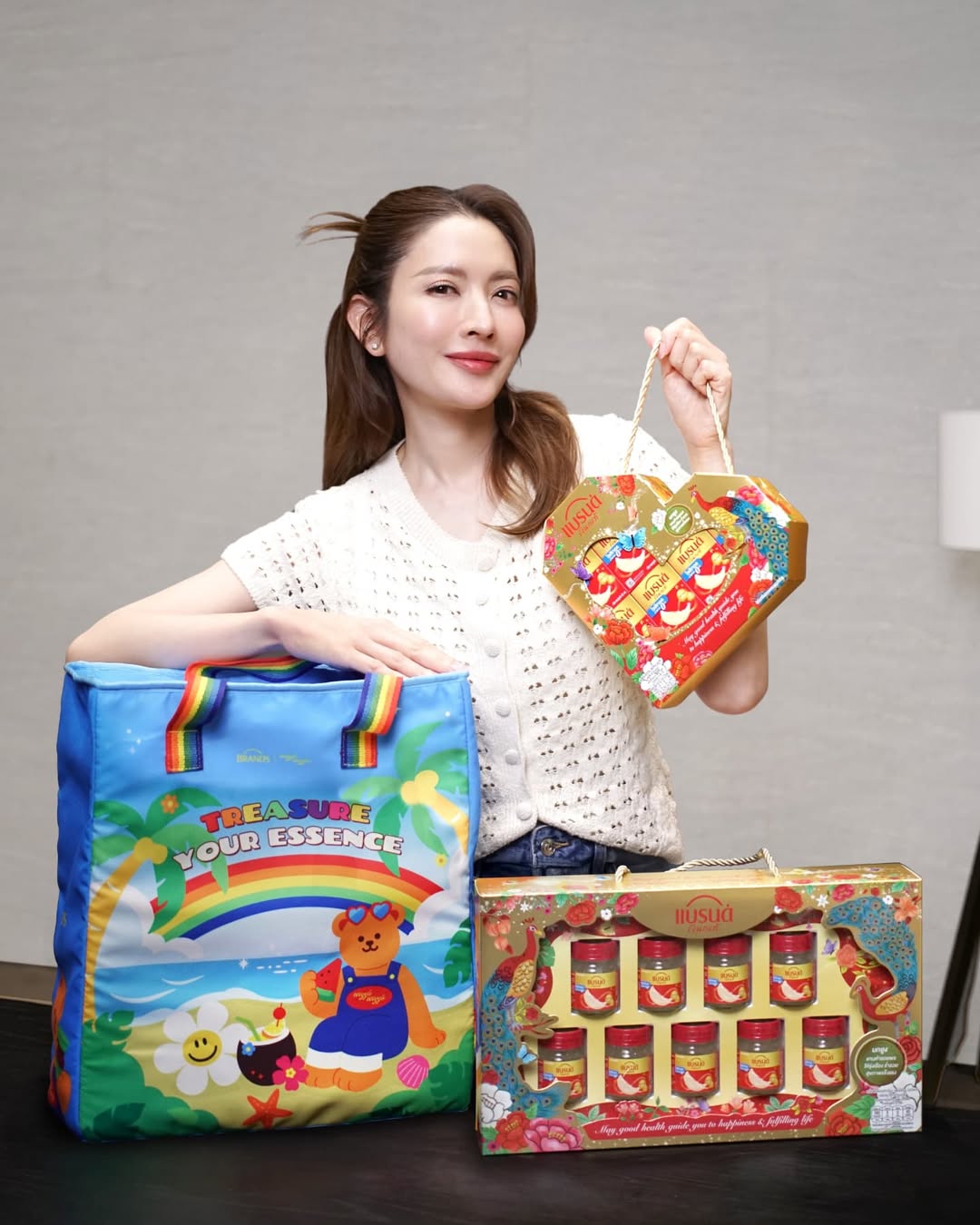 แอฟ - ทักษอร ภักดิ์สุขเจริญ