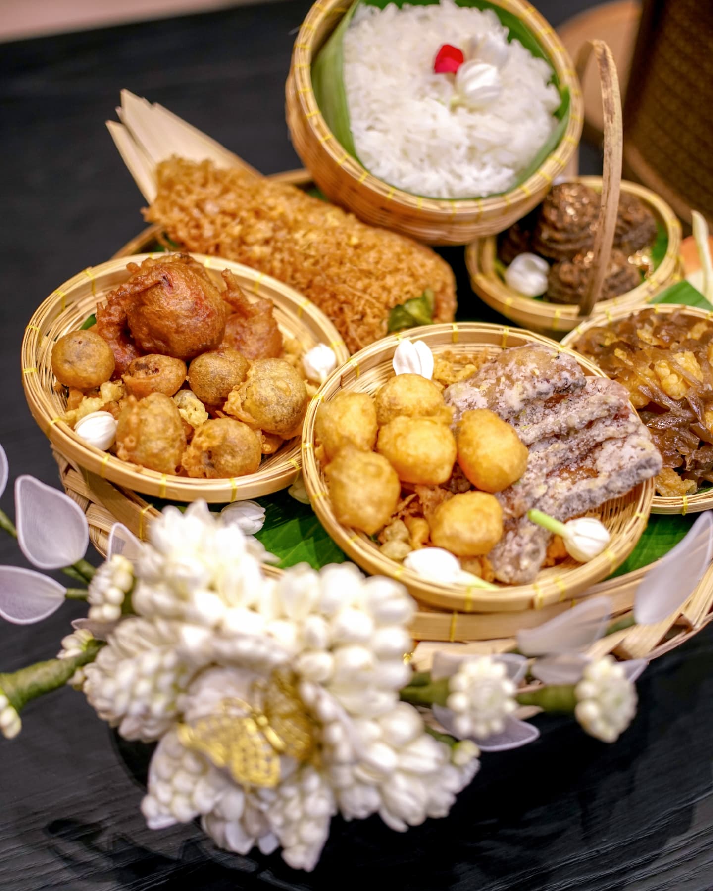 แอฟ - ทักษอร ภักดิ์สุขเจริญ