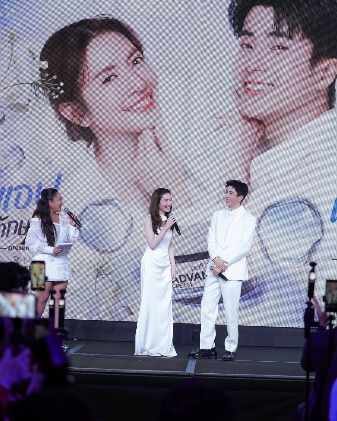 แอฟ - ทักษอร ภักดิ์สุขเจริญ