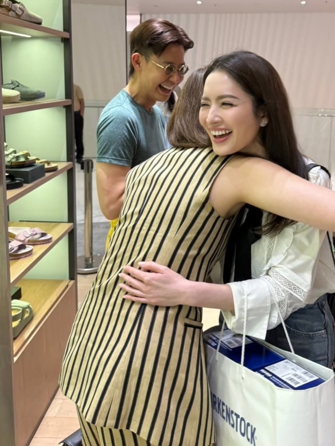 แอฟ - ทักษอร ภักดิ์สุขเจริญ