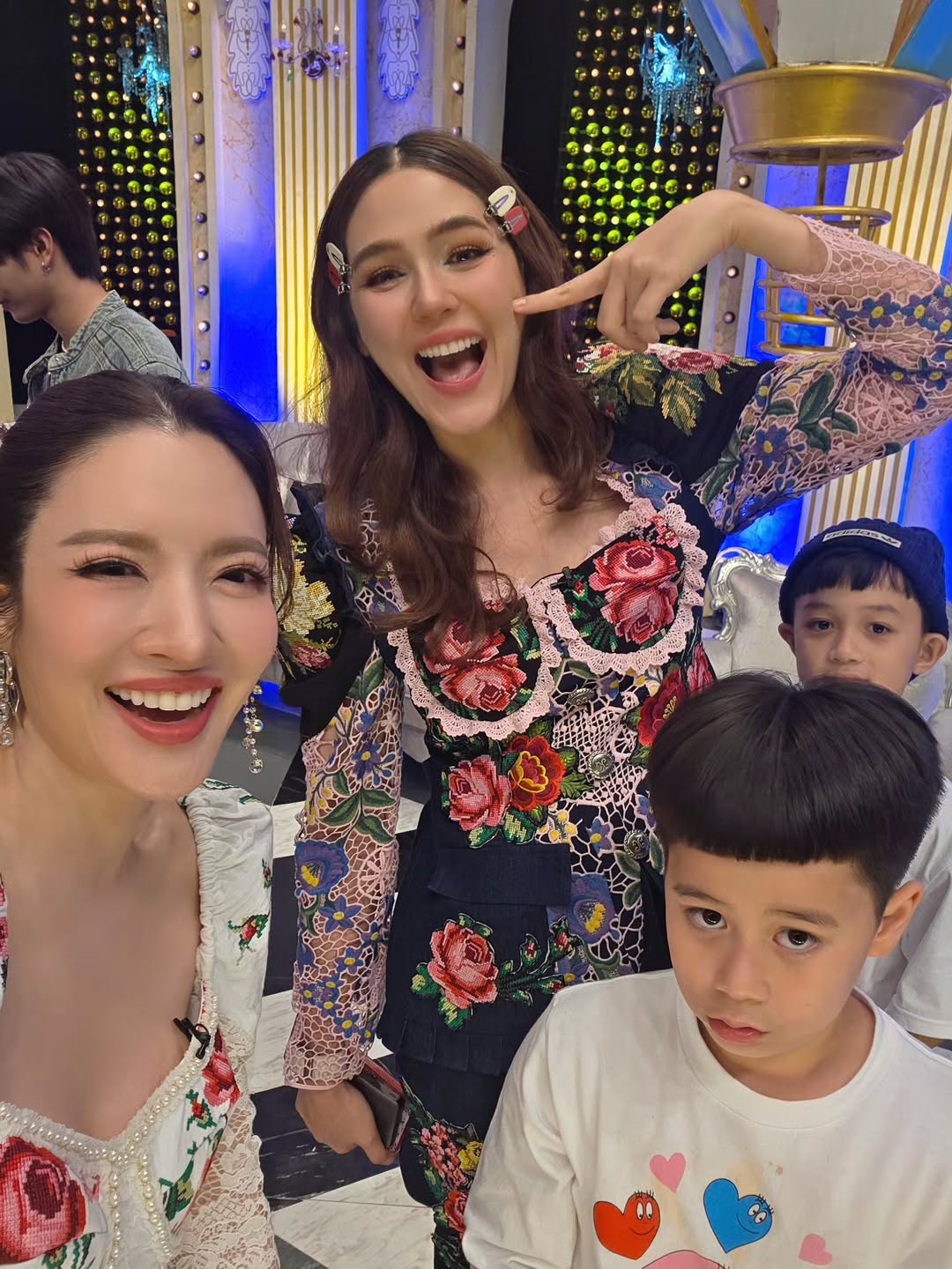 แอฟ - ทักษอร ภักดิ์สุขเจริญ