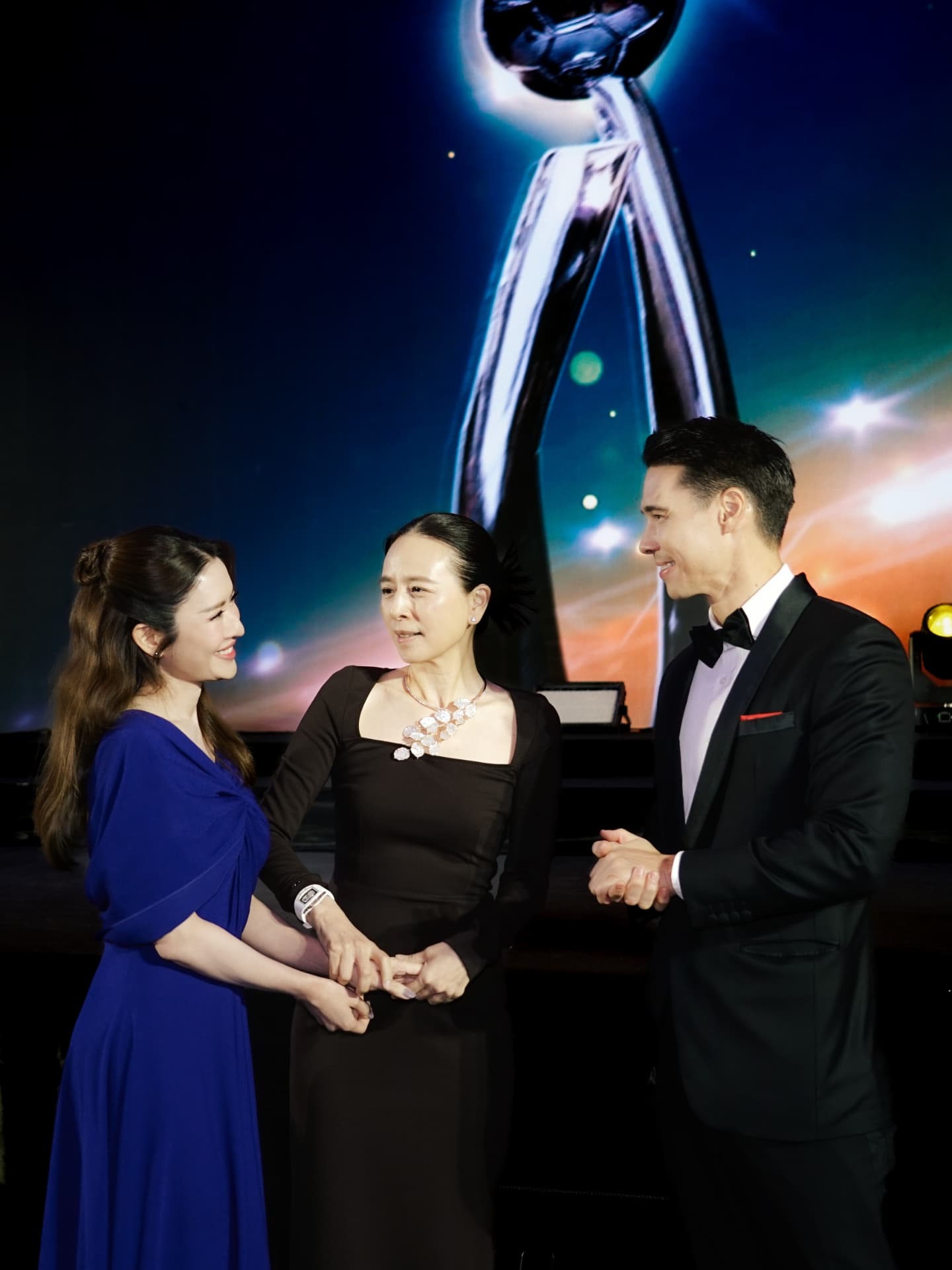 แอฟ - ทักษอร ภักดิ์สุขเจริญ