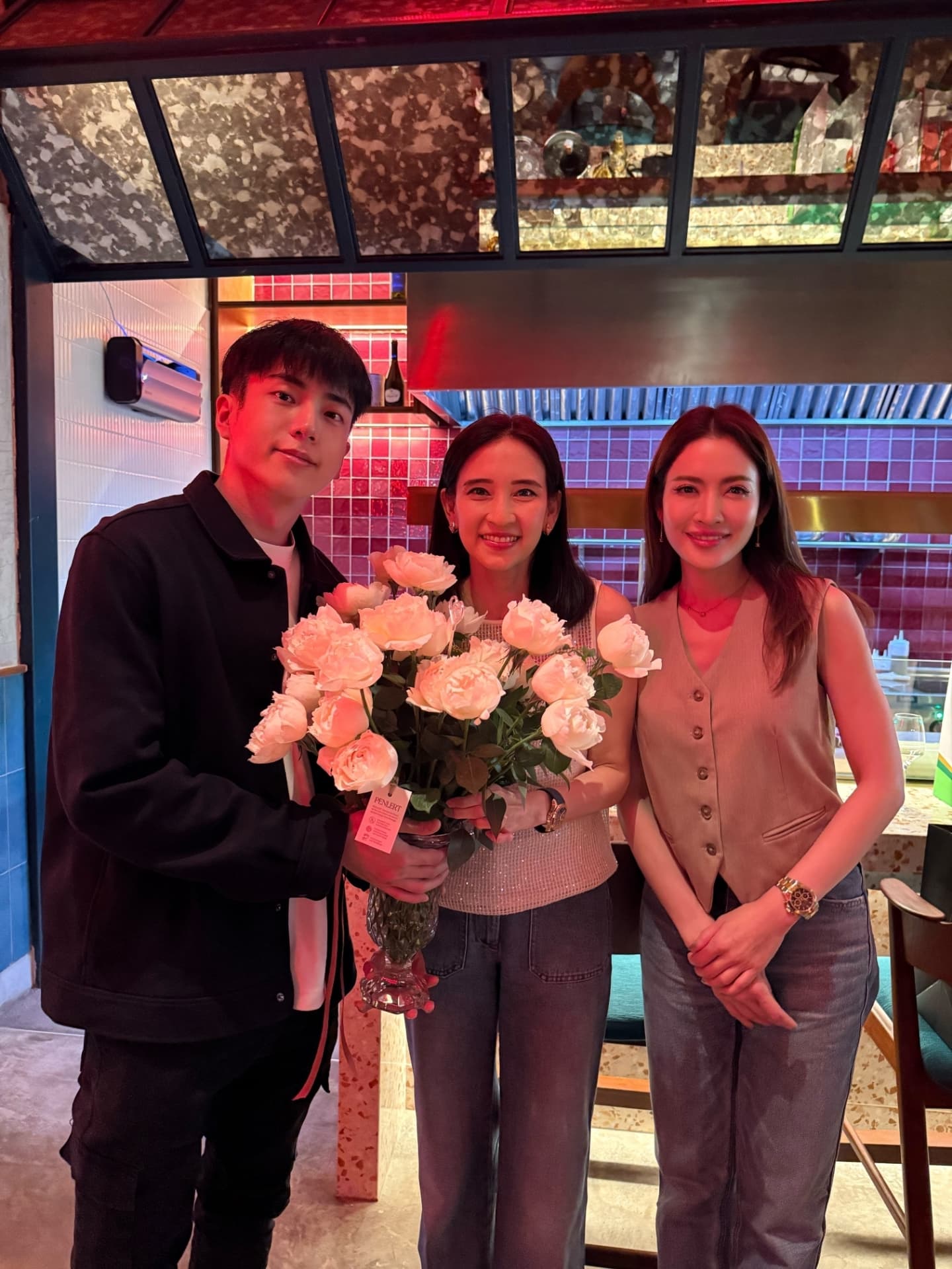 แอฟ - ทักษอร ภักดิ์สุขเจริญ