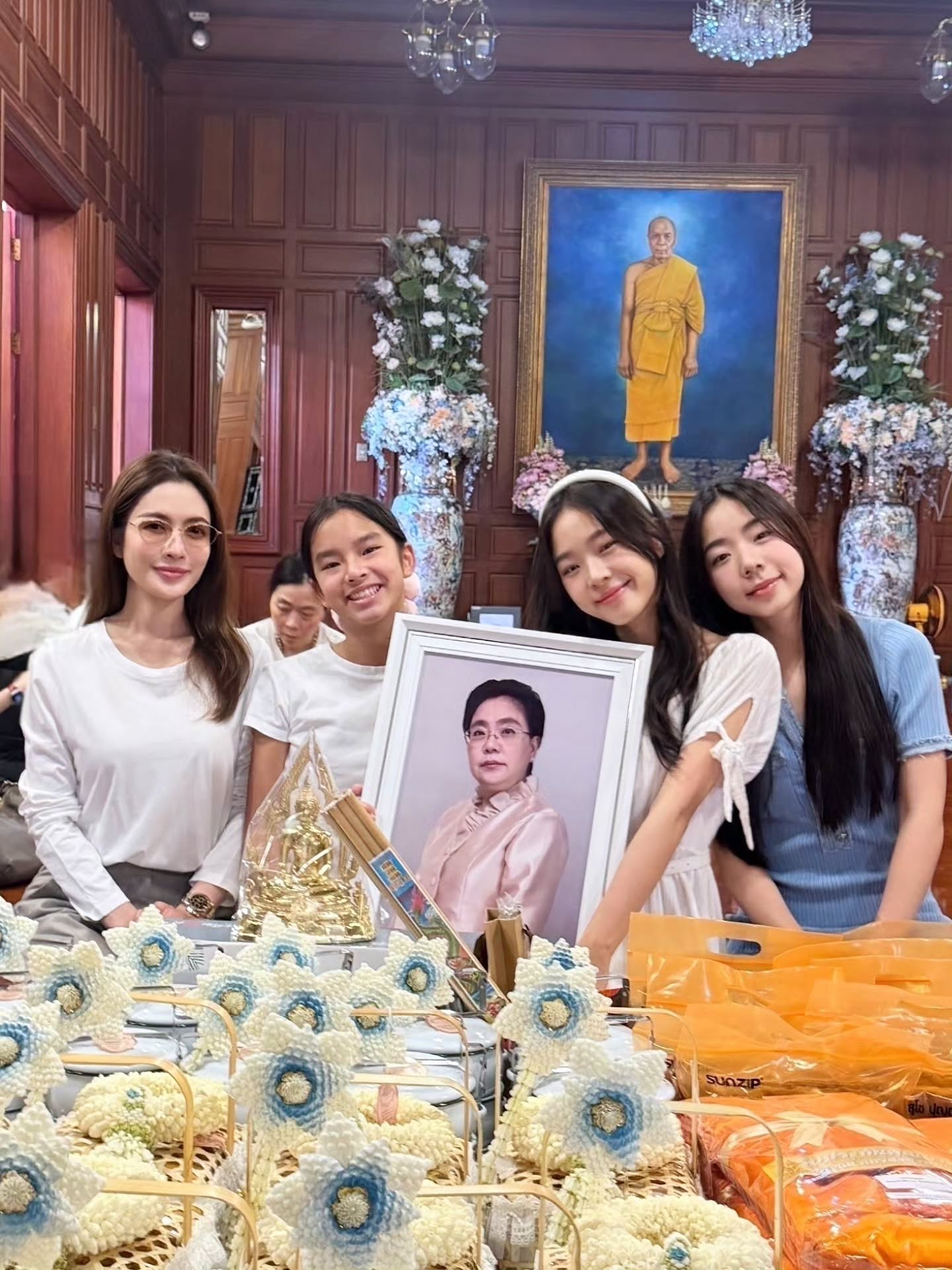 แอฟ - ทักษอร ภักดิ์สุขเจริญ