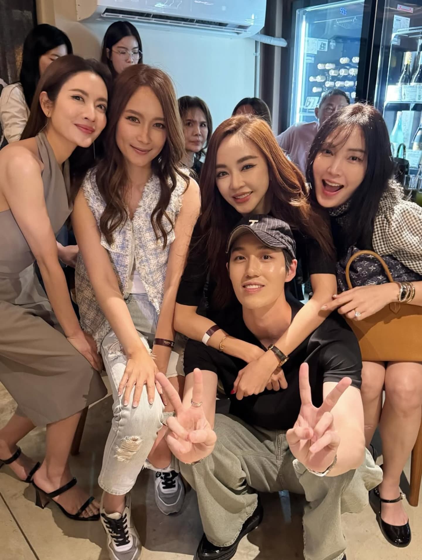 แอฟ - ทักษอร ภักดิ์สุขเจริญ