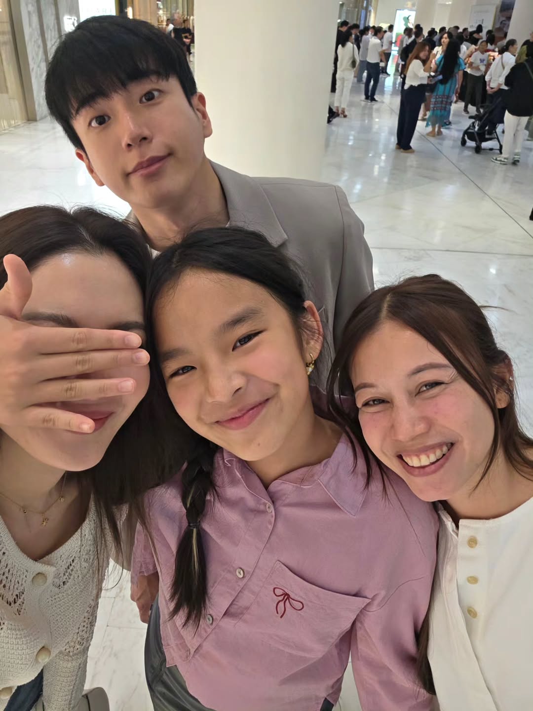 แอฟ - ทักษอร ภักดิ์สุขเจริญ
