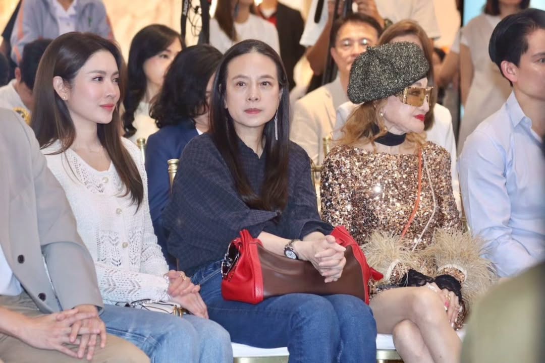 แอฟ - ทักษอร ภักดิ์สุขเจริญ
