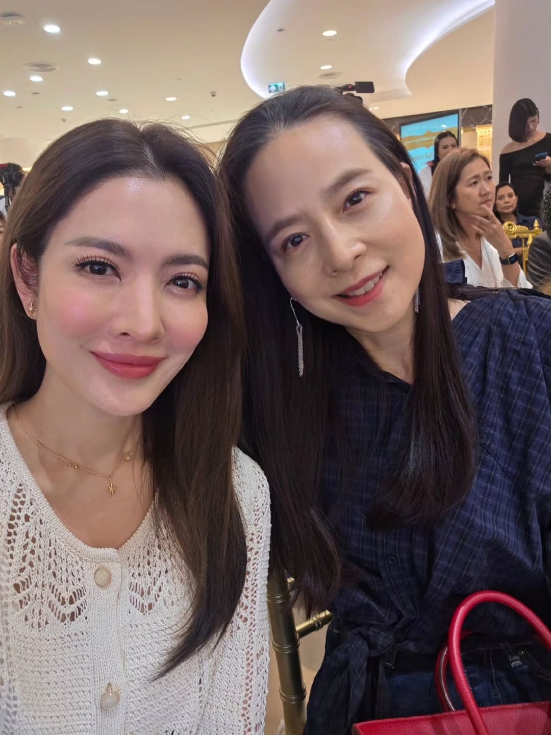 แอฟ - ทักษอร ภักดิ์สุขเจริญ