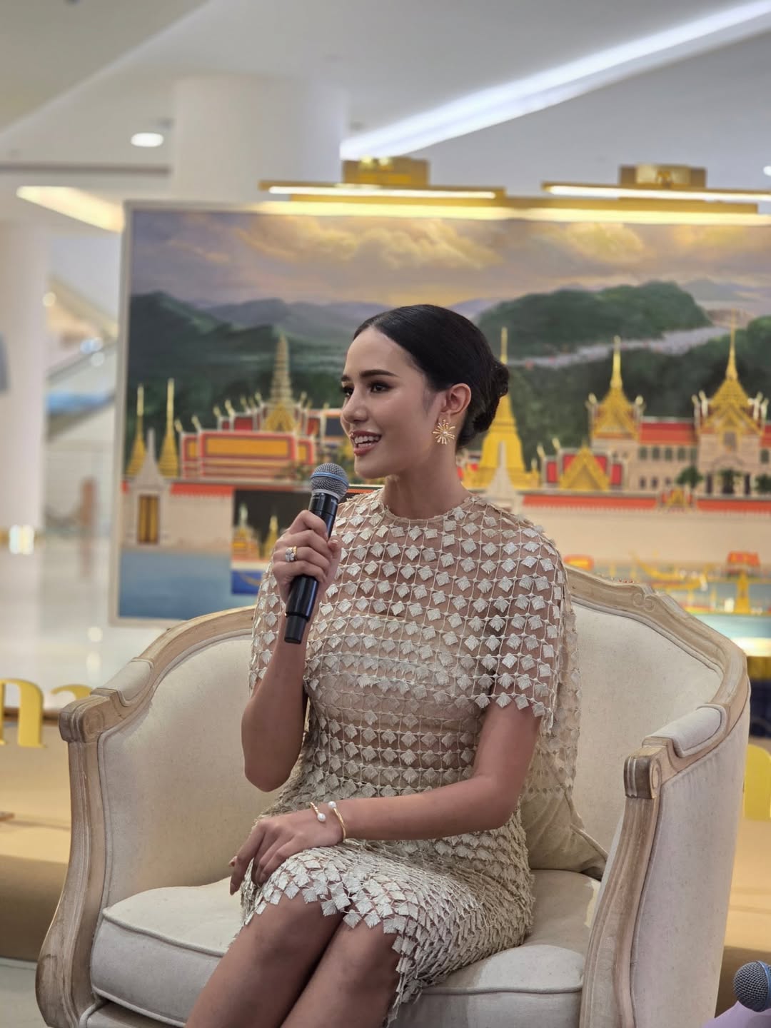 แอฟ - ทักษอร ภักดิ์สุขเจริญ