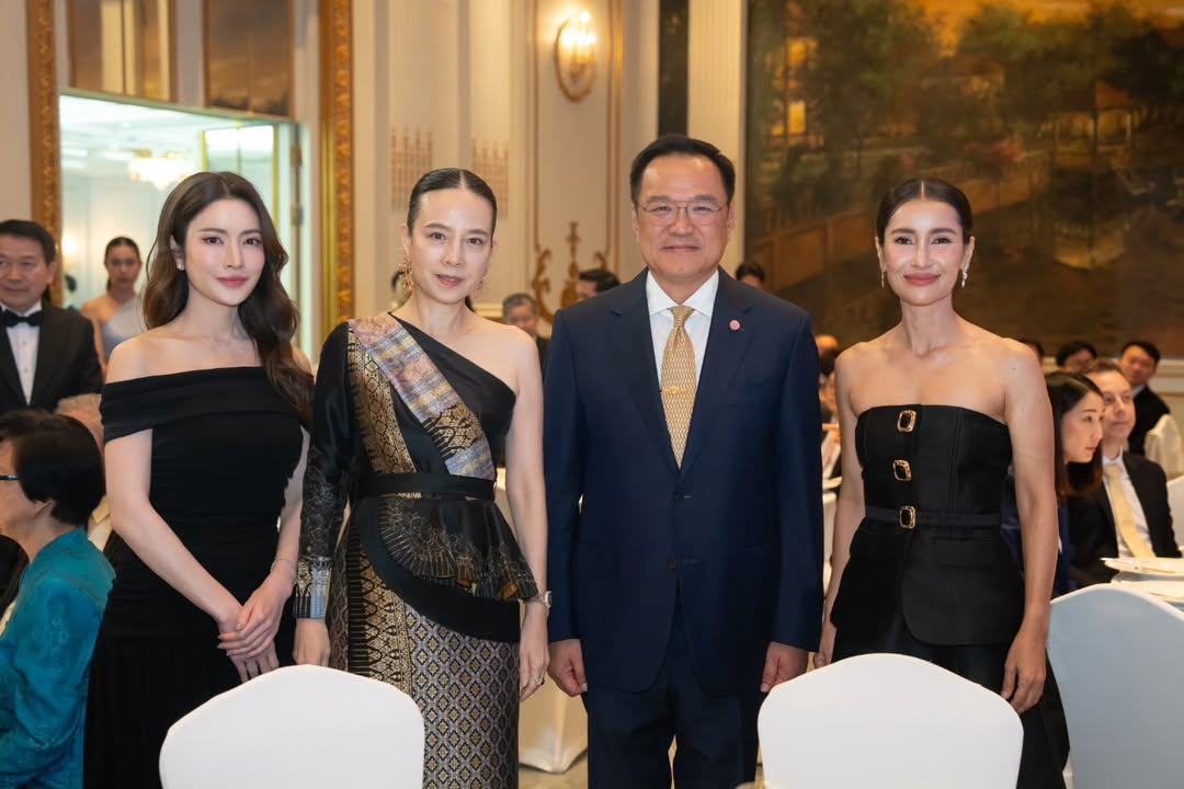 แอฟ - ทักษอร ภักดิ์สุขเจริญ